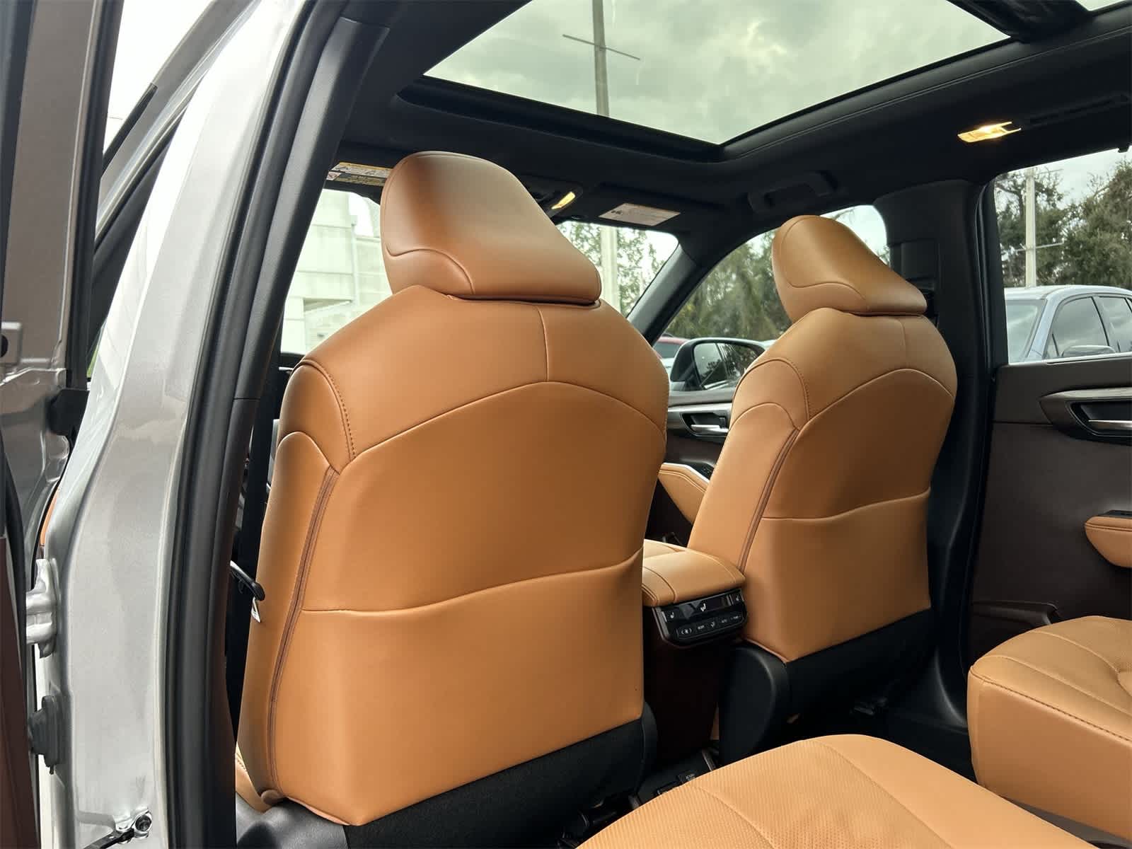 Thumbnail: 2021 Toyota Highlander - 12