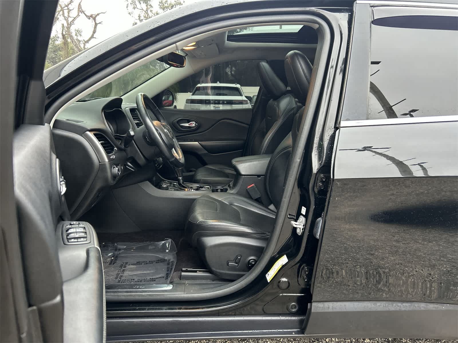 Thumbnail: 2019 Jeep Cherokee - 2