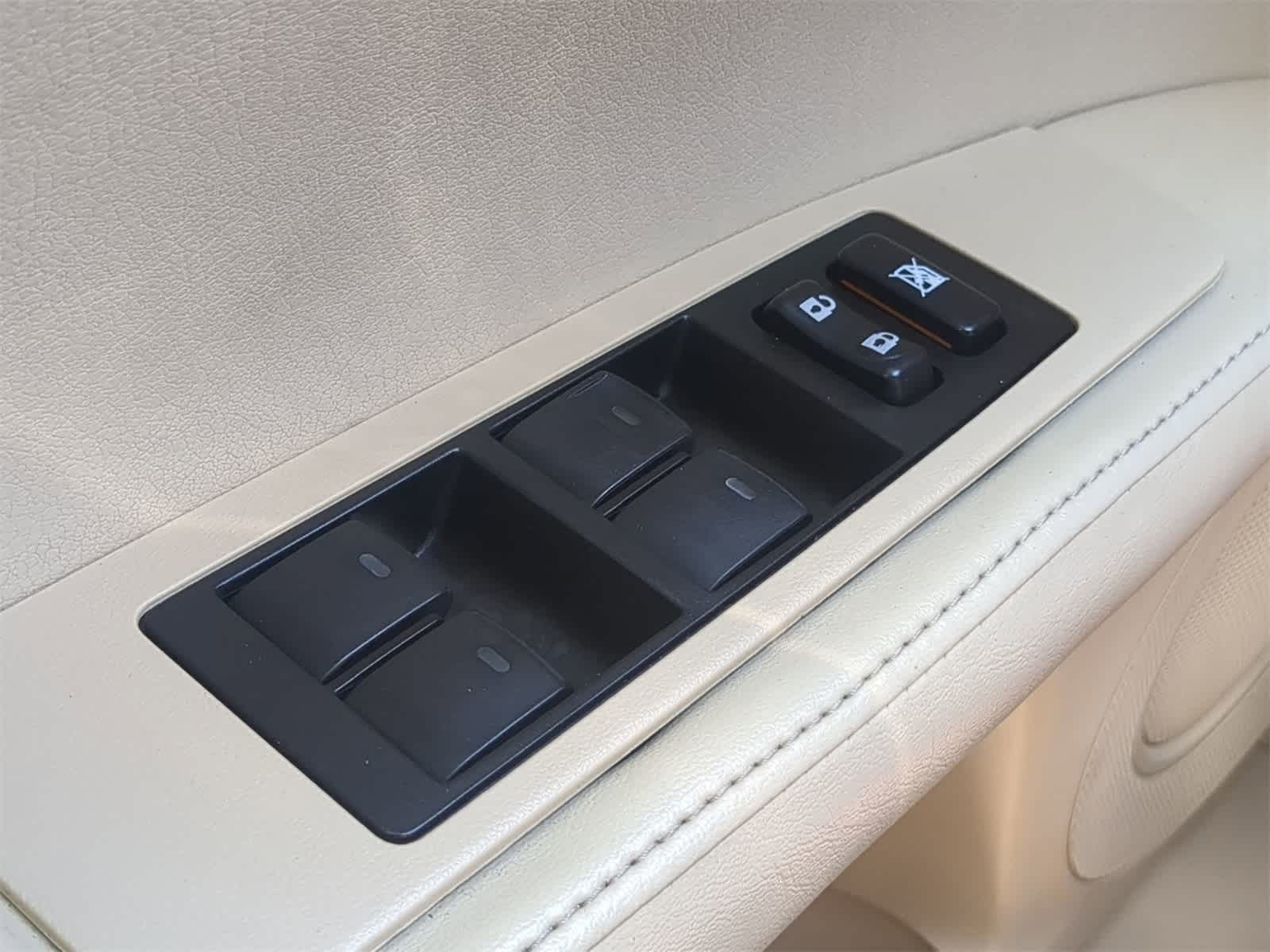 Thumbnail: 2015 Lexus ES - 23