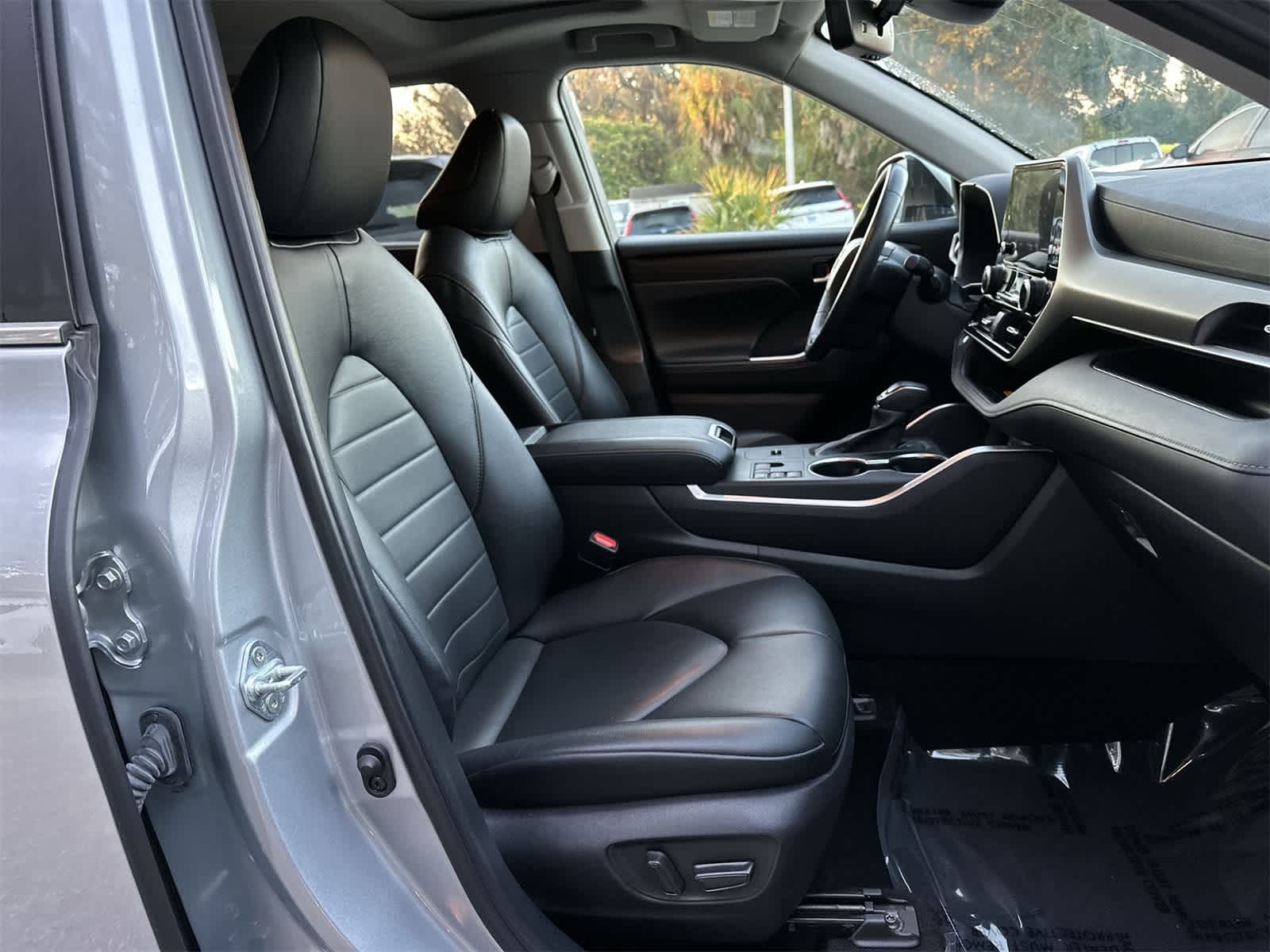 Thumbnail: 2024 Toyota Highlander - 14