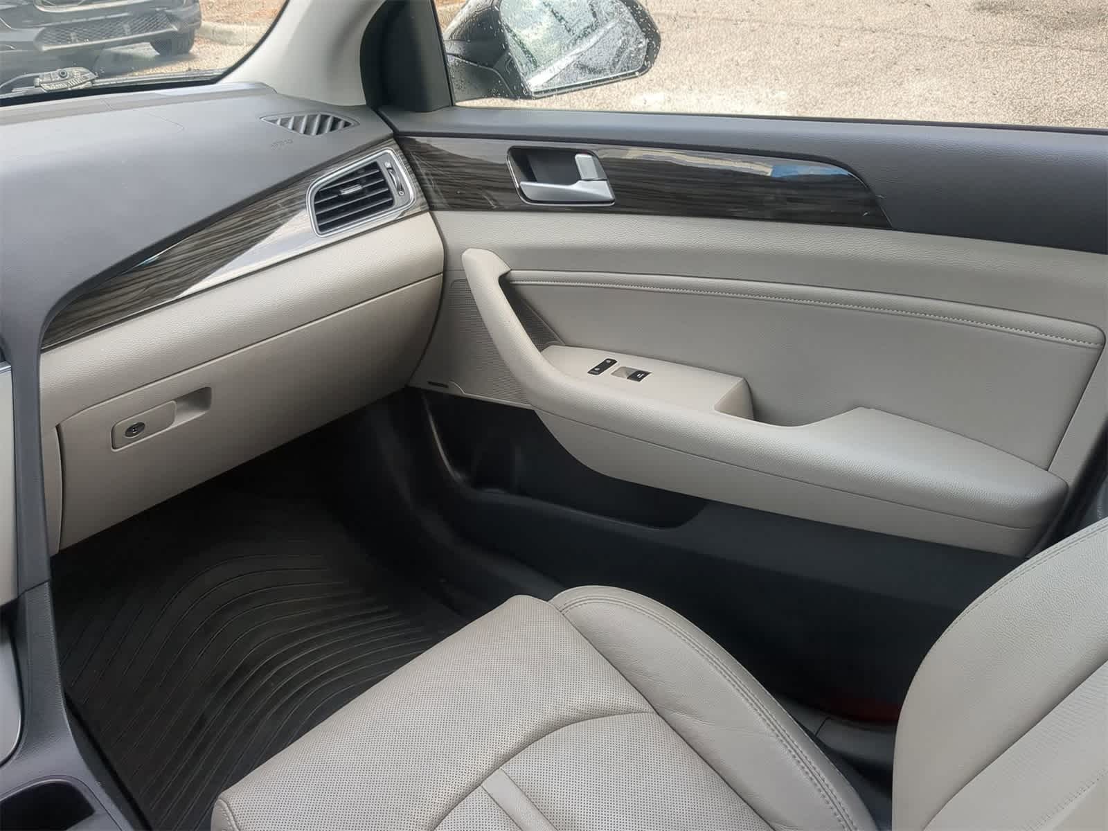 Thumbnail: 2015 Hyundai Sonata - 16