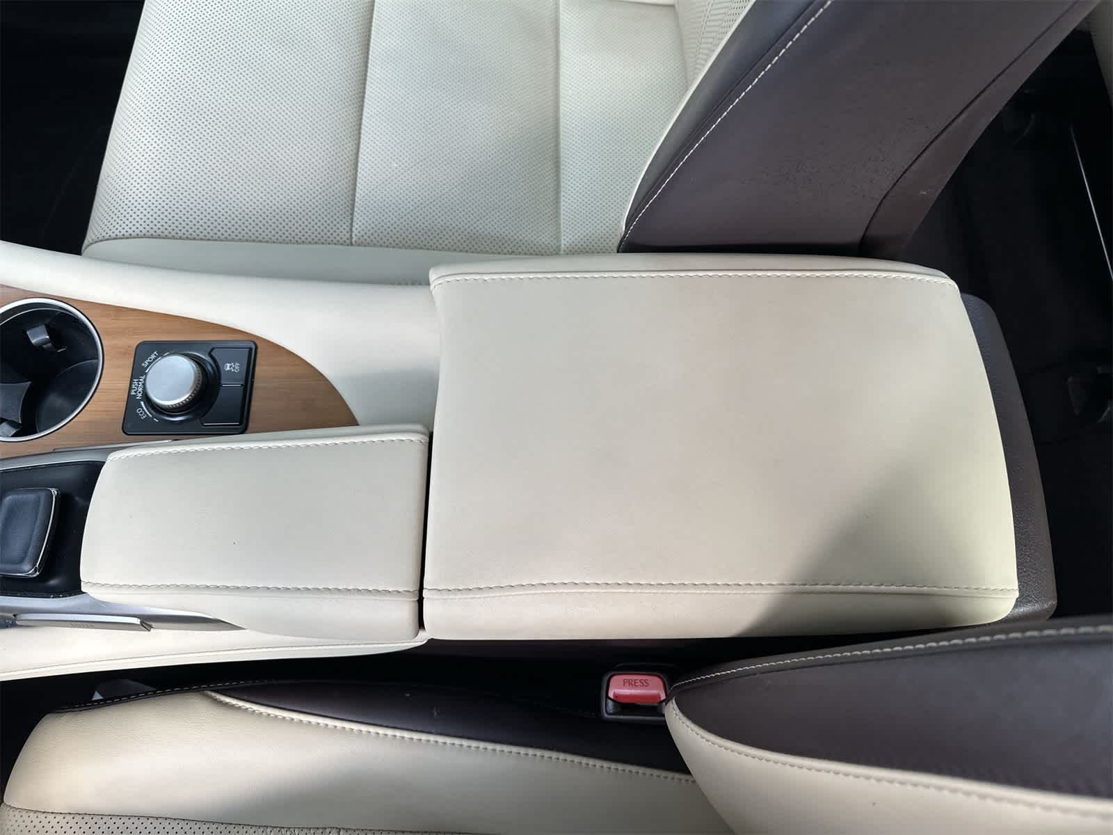 Thumbnail: 2019 Lexus RX - 16