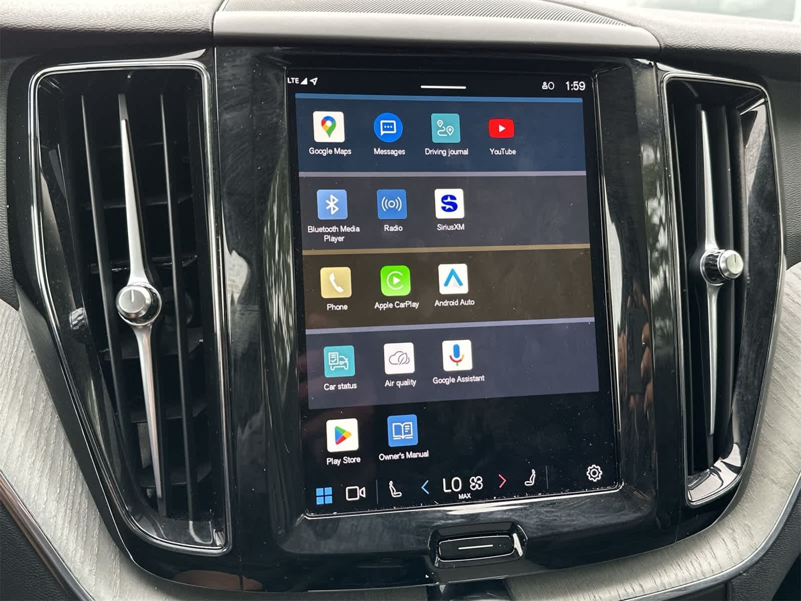 Thumbnail: 2025 Volvo XC60 - 12