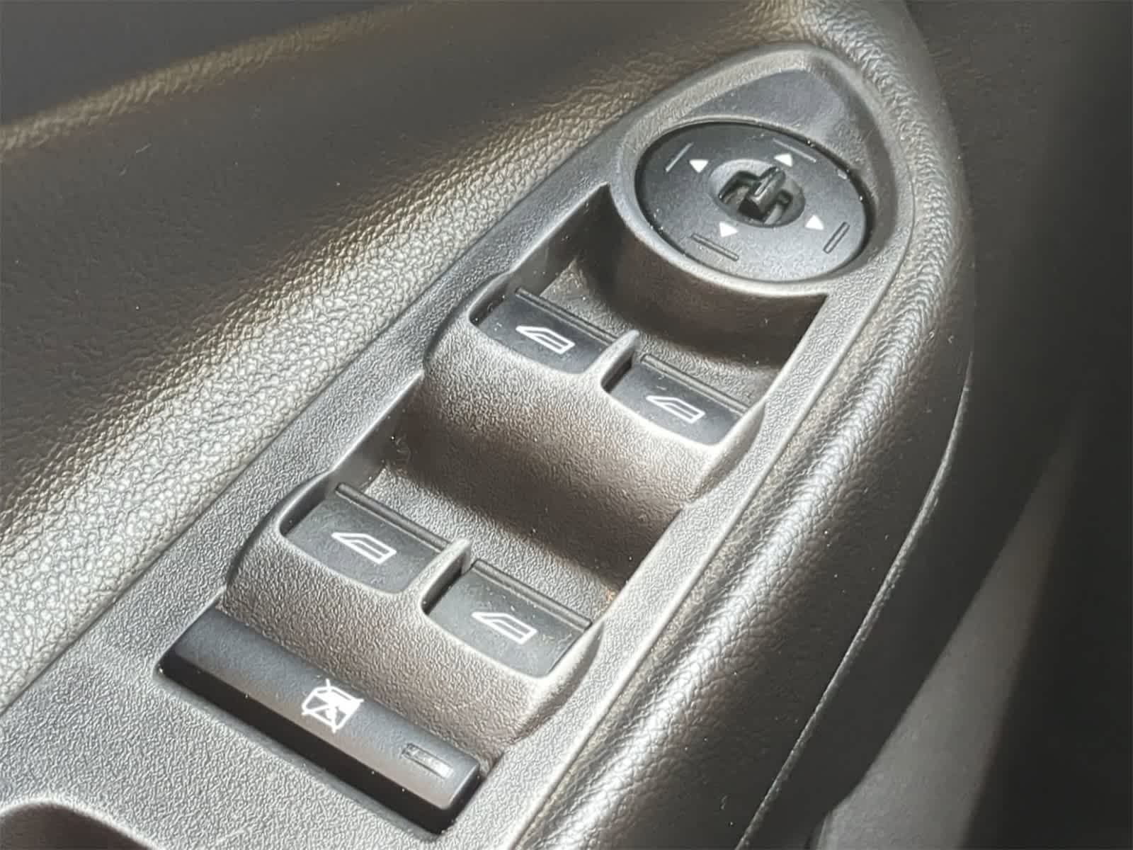 Thumbnail: 2016 Ford Escape - 21