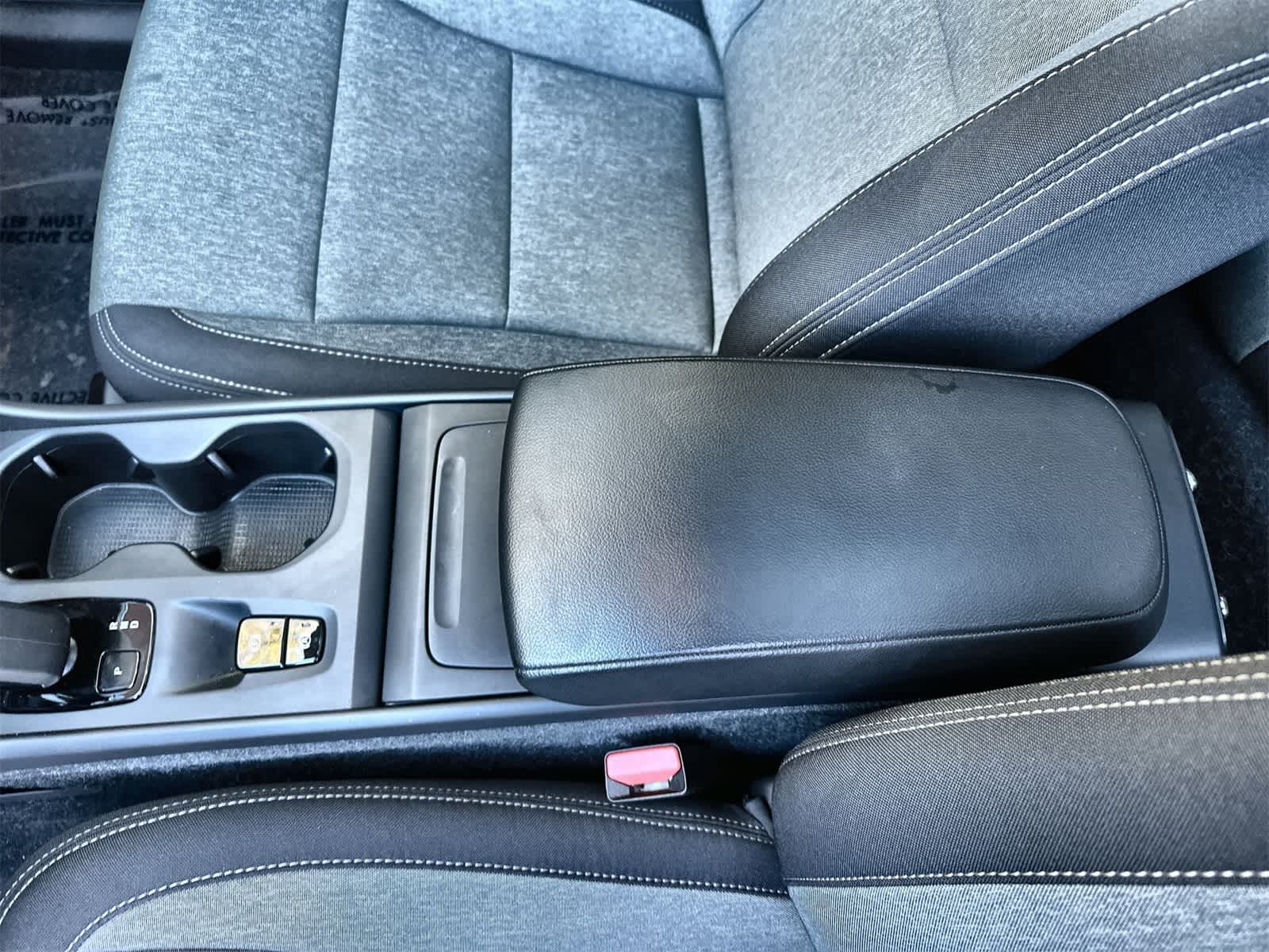 Thumbnail: 2024 Volvo XC40 - 16