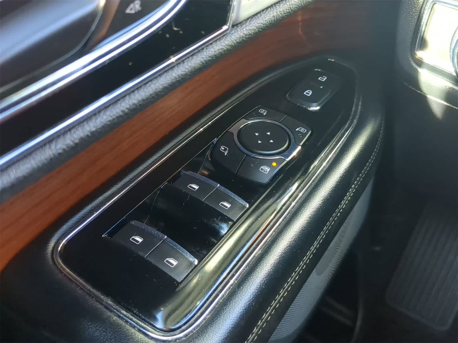 Thumbnail: 2019 Lincoln Navigator L - 24