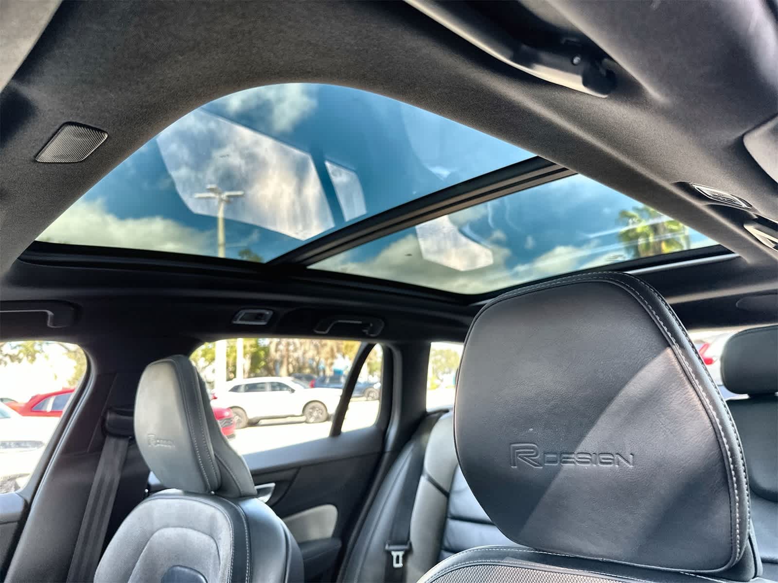 Thumbnail: 2020 Volvo V60 - 22