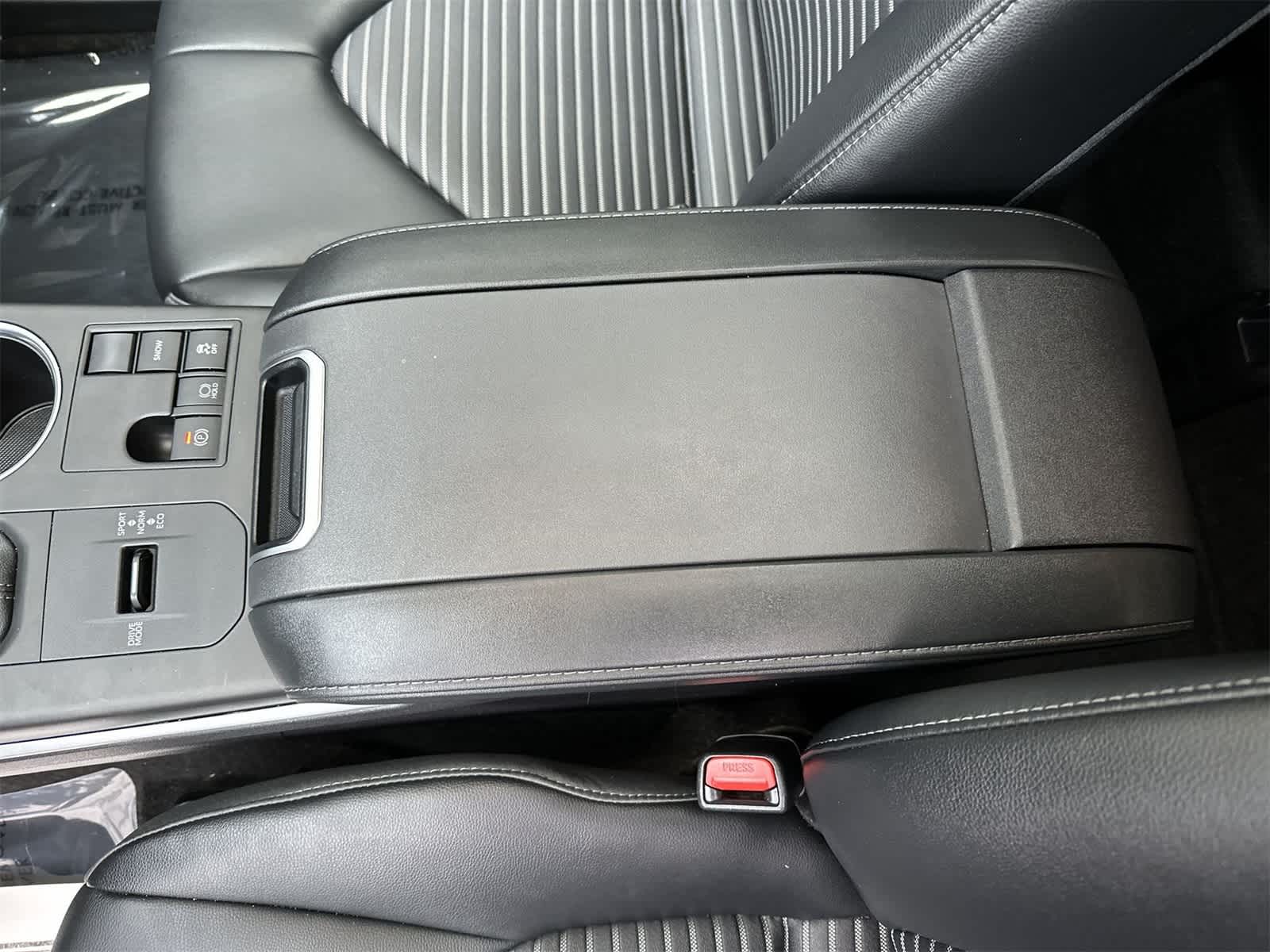 Thumbnail: 2024 Toyota Highlander - 16