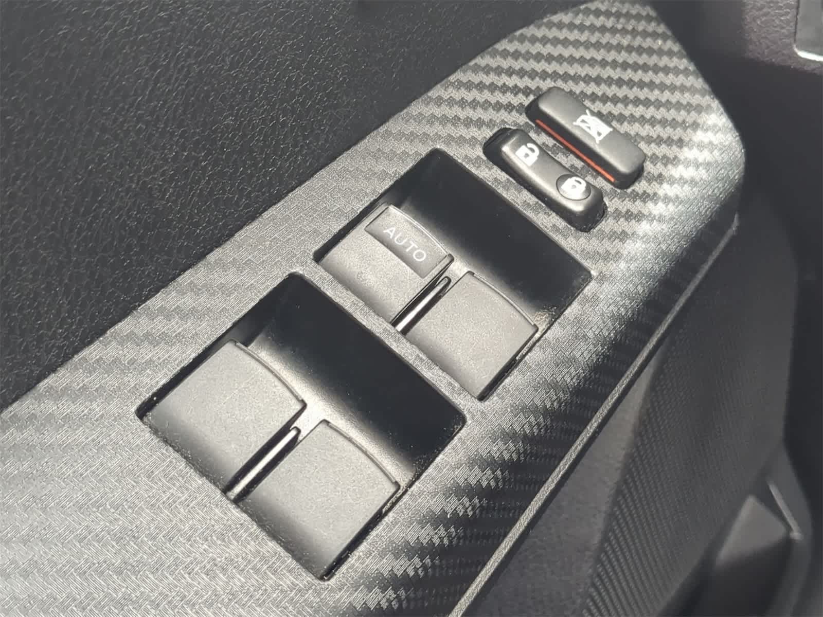 Thumbnail: 2015 Toyota RAV4 - 22