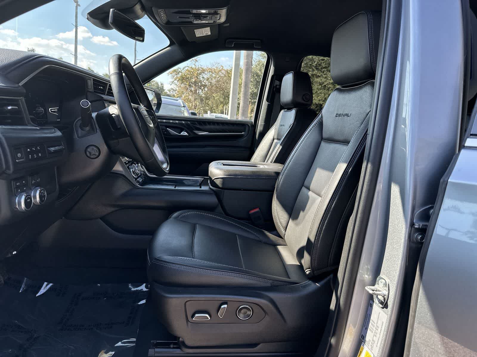 Thumbnail: 2023 GMC Yukon XL - 11