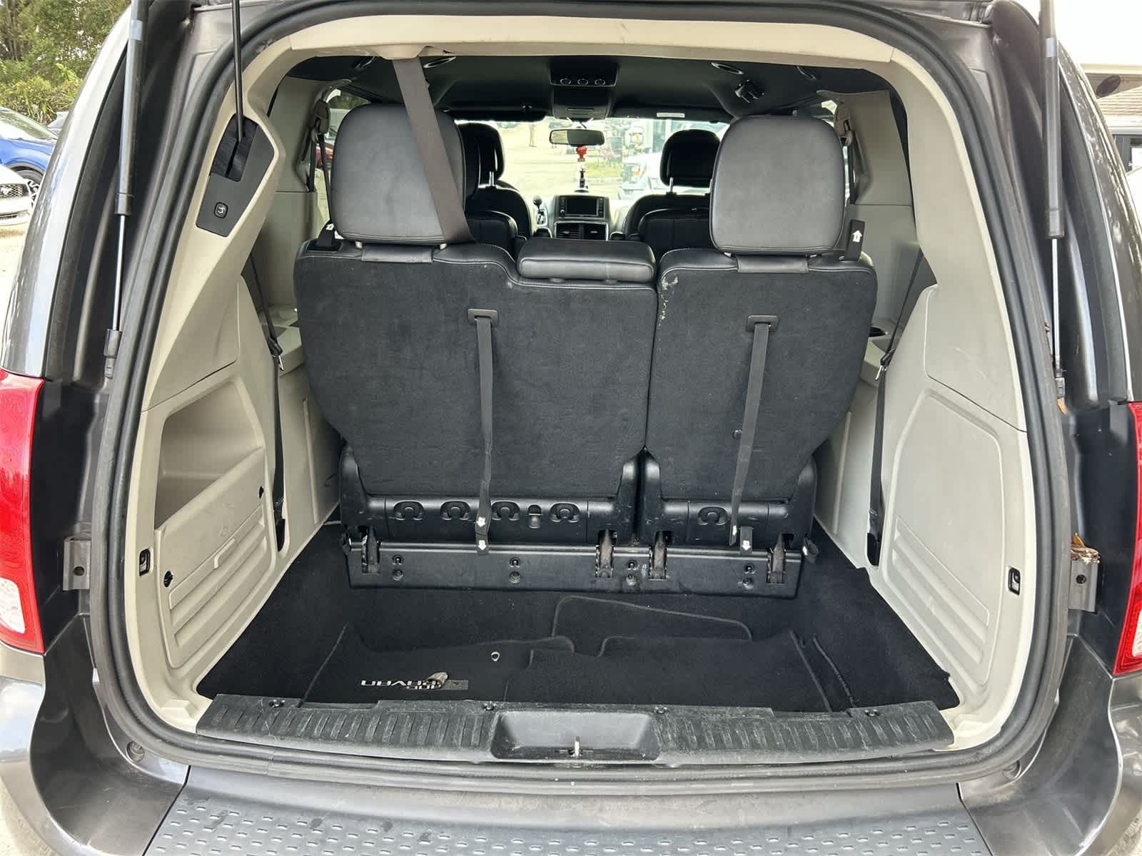 Thumbnail: 2017 Dodge Grand Caravan - 19