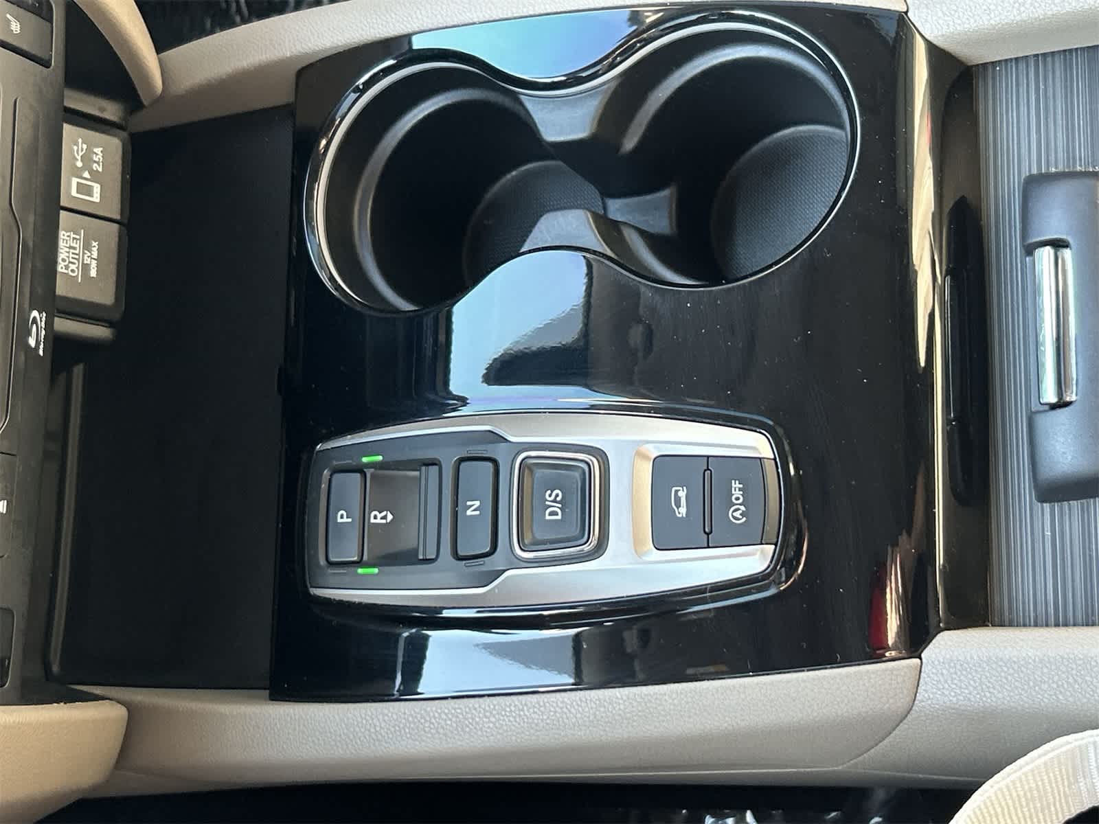 Thumbnail: 2020 Honda Pilot - 17