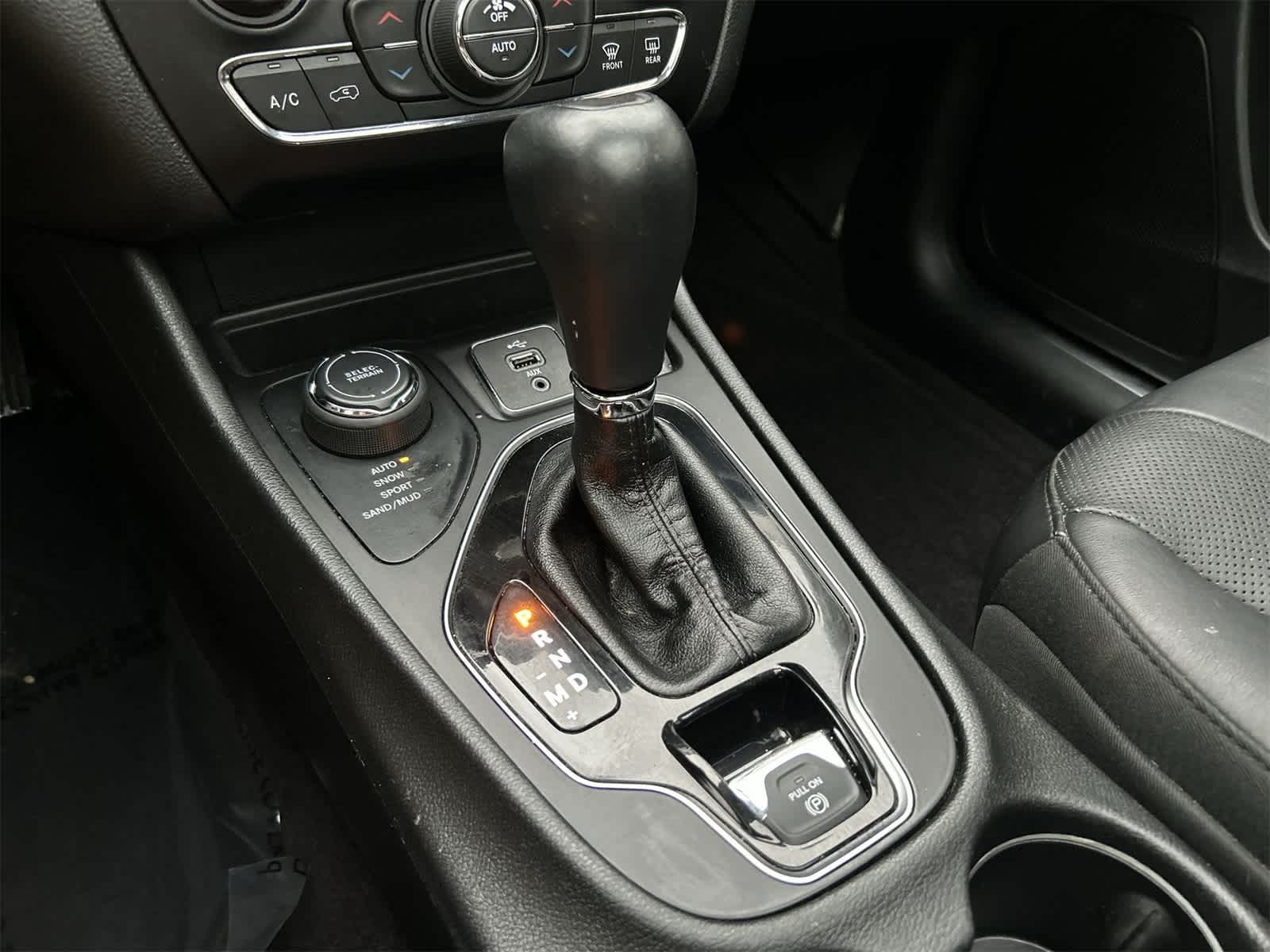 Thumbnail: 2019 Jeep Cherokee - 17