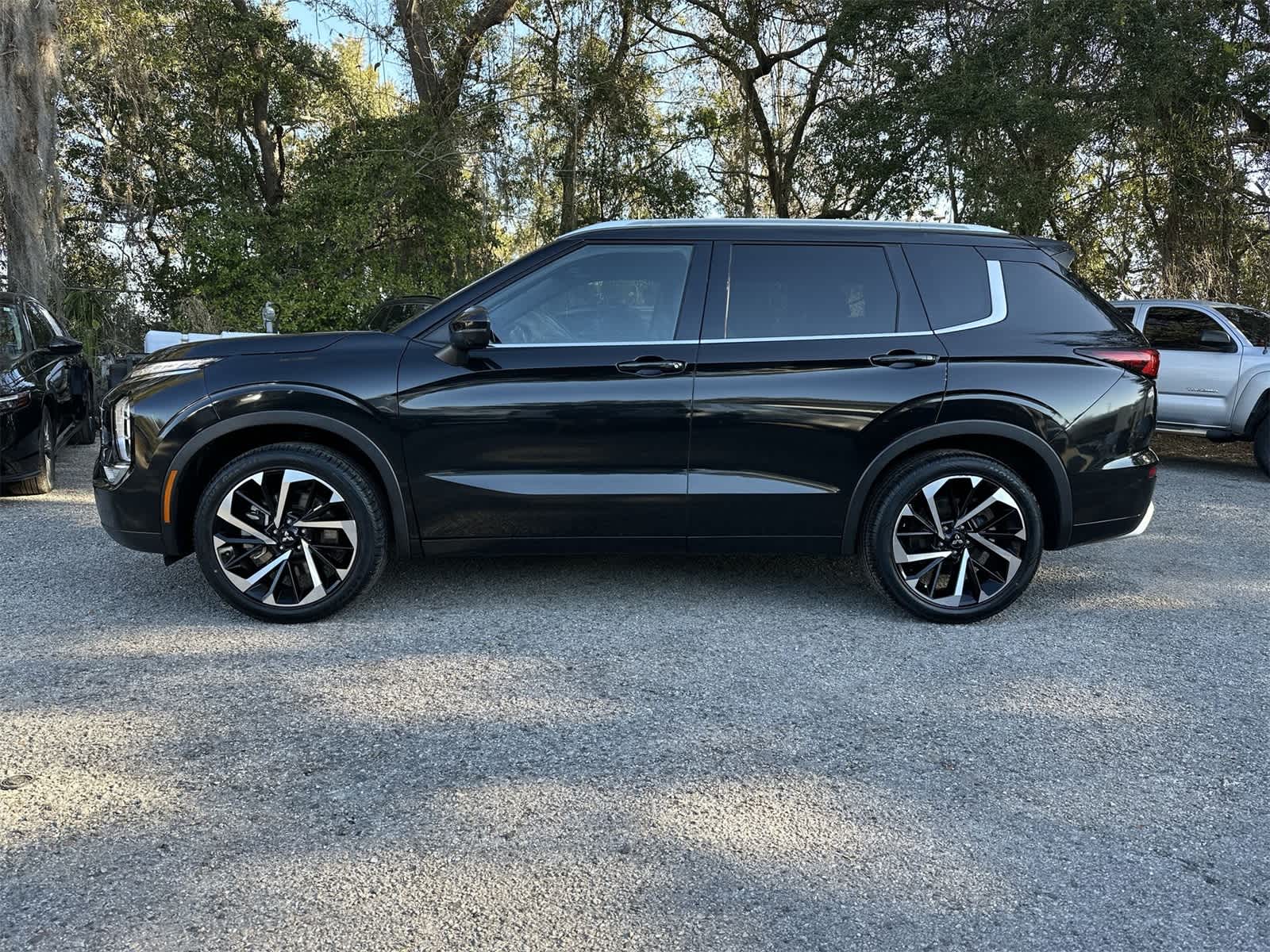 Thumbnail: 2022 Mitsubishi Outlander - 3