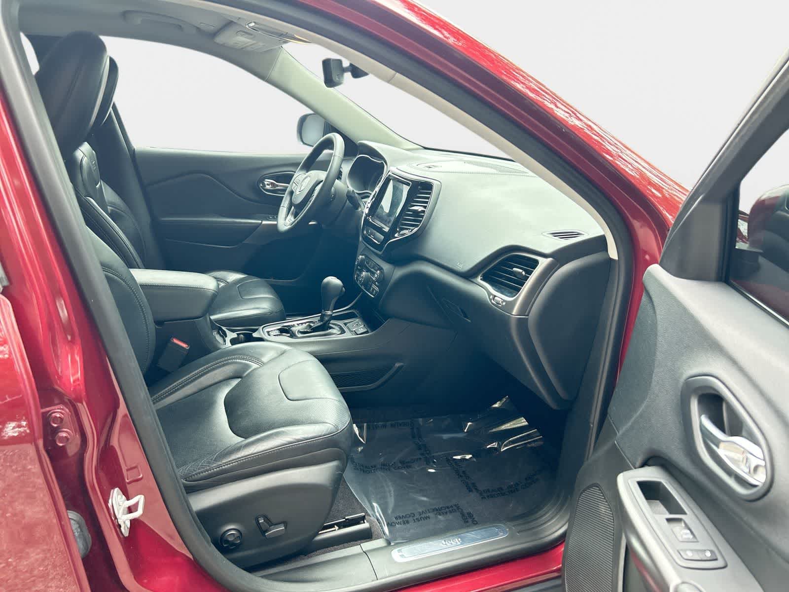 Thumbnail: 2019 Jeep Cherokee - 14