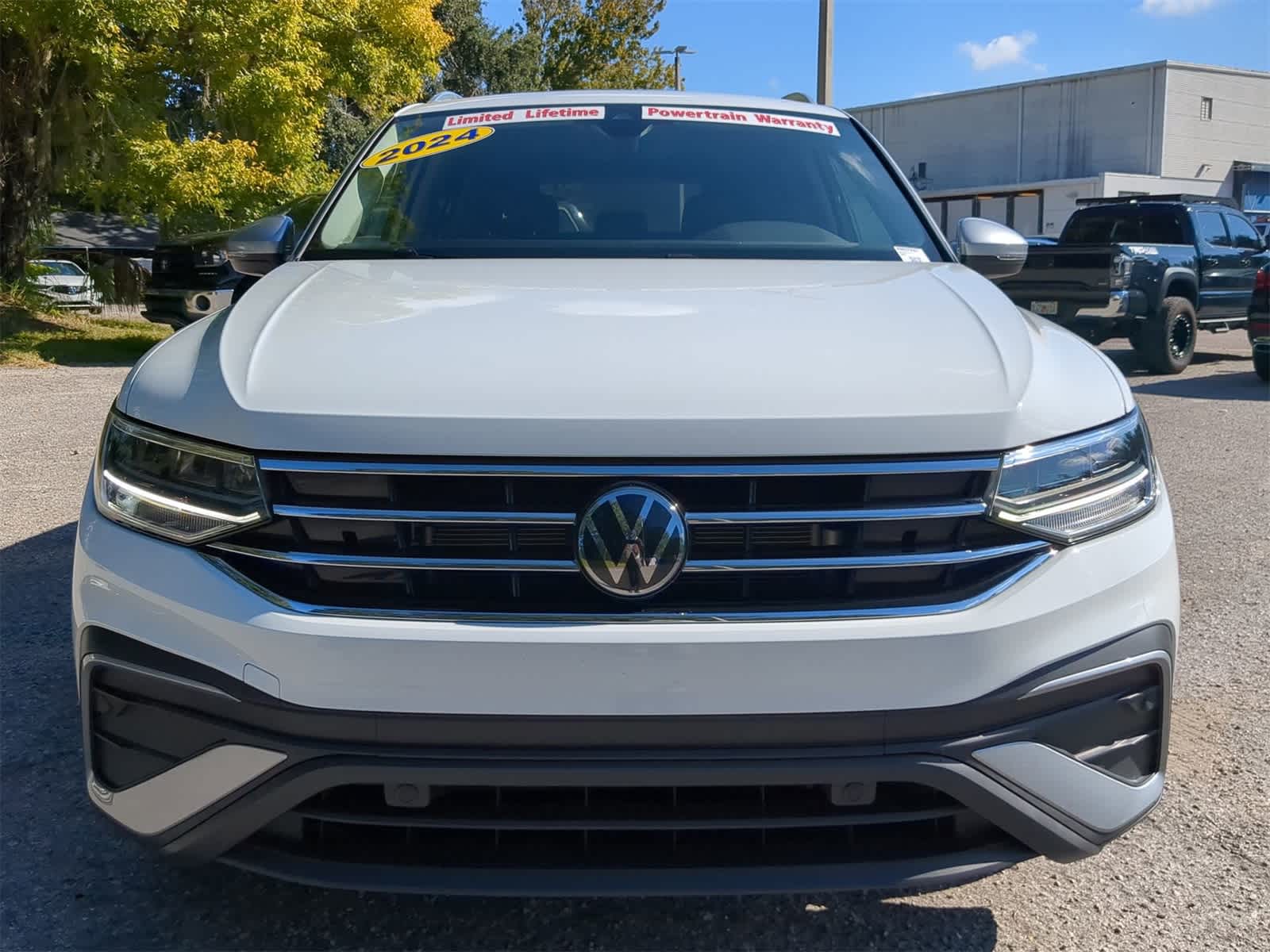 Thumbnail: 2024 Volkswagen Tiguan - 9