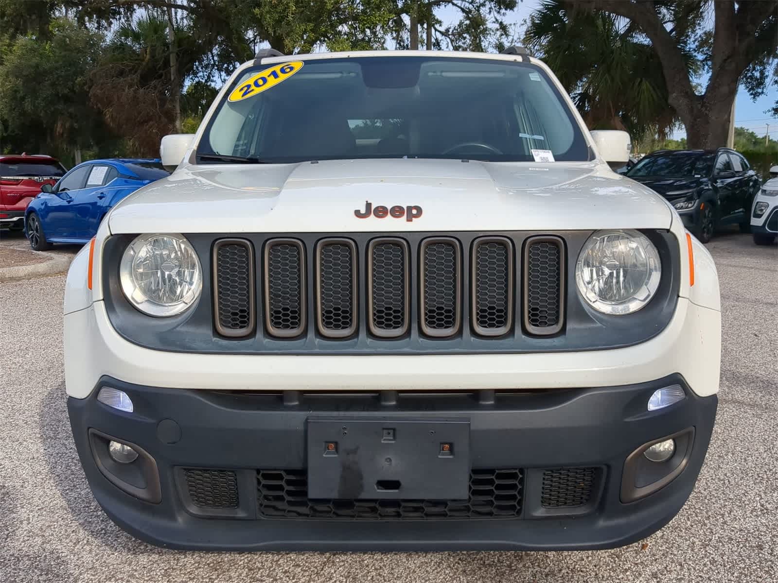Thumbnail: 2016 Jeep Renegade - 9