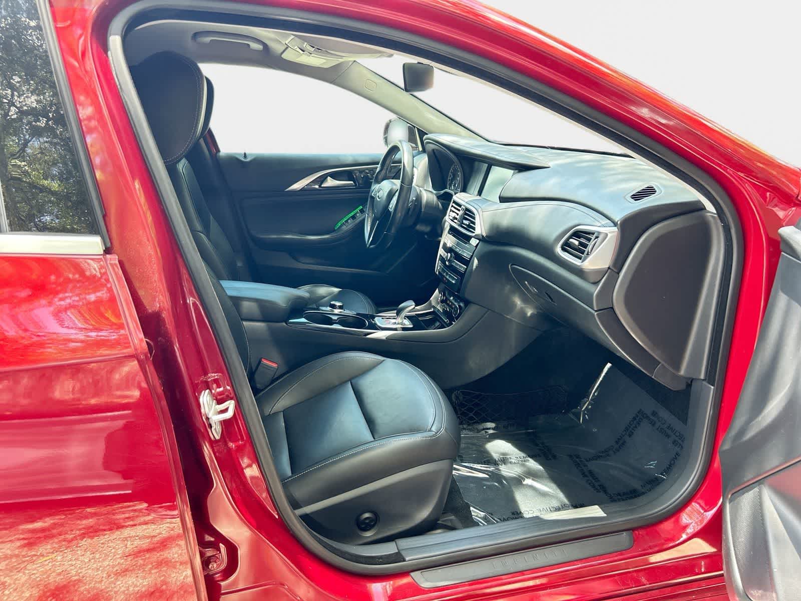 Thumbnail: 2018 INFINITI QX30 - 14