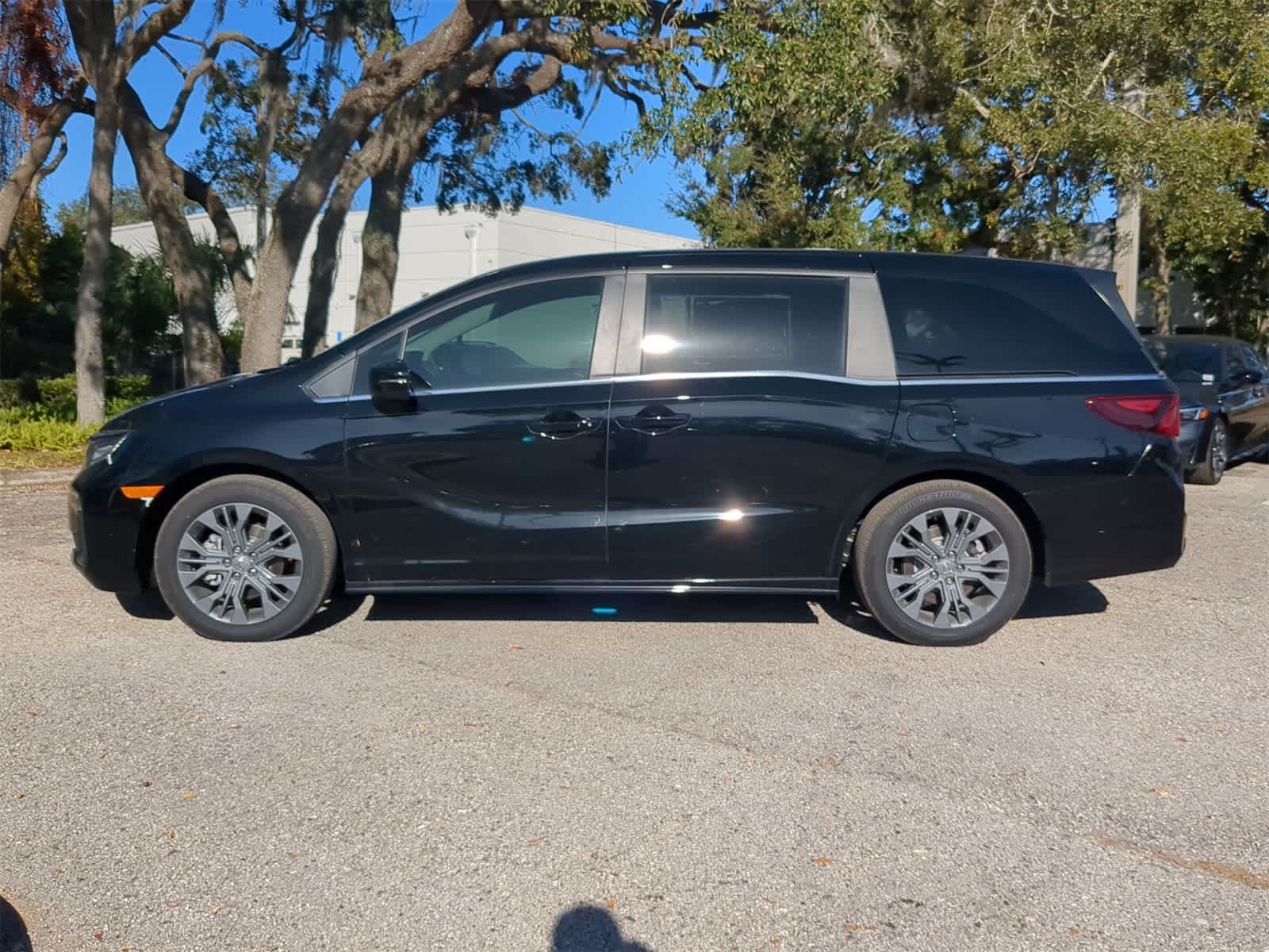 Thumbnail: 2025 Honda Odyssey - 3