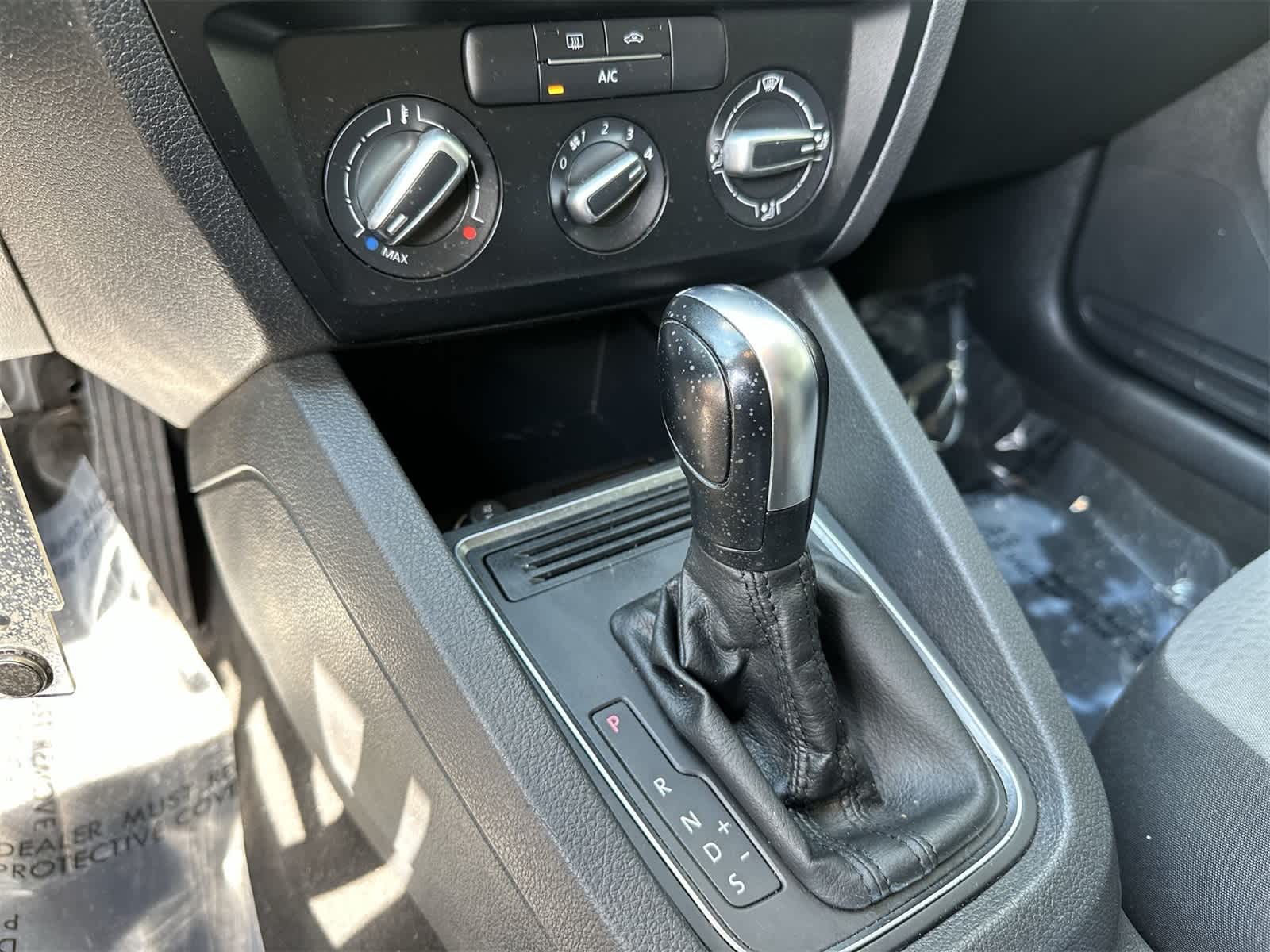 Thumbnail: 2017 Volkswagen Jetta - 17