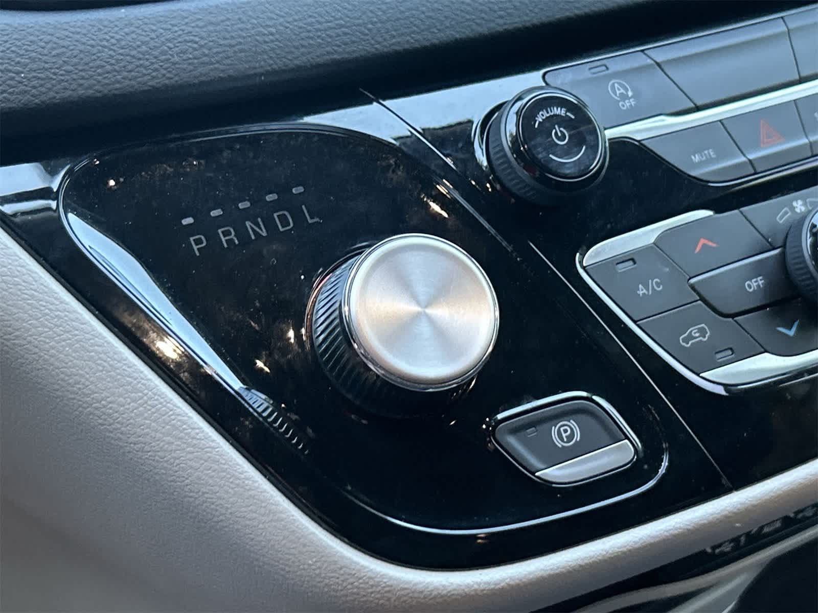 Thumbnail: 2024 Chrysler Voyager - 17