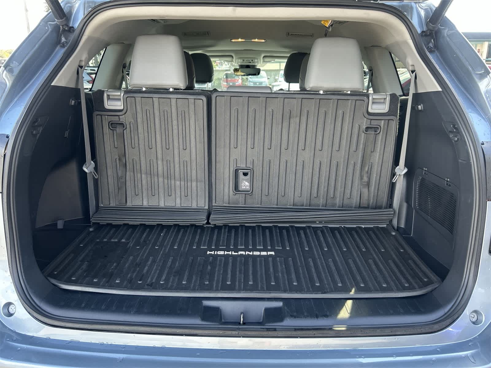 Thumbnail: 2023 Toyota Highlander - 19