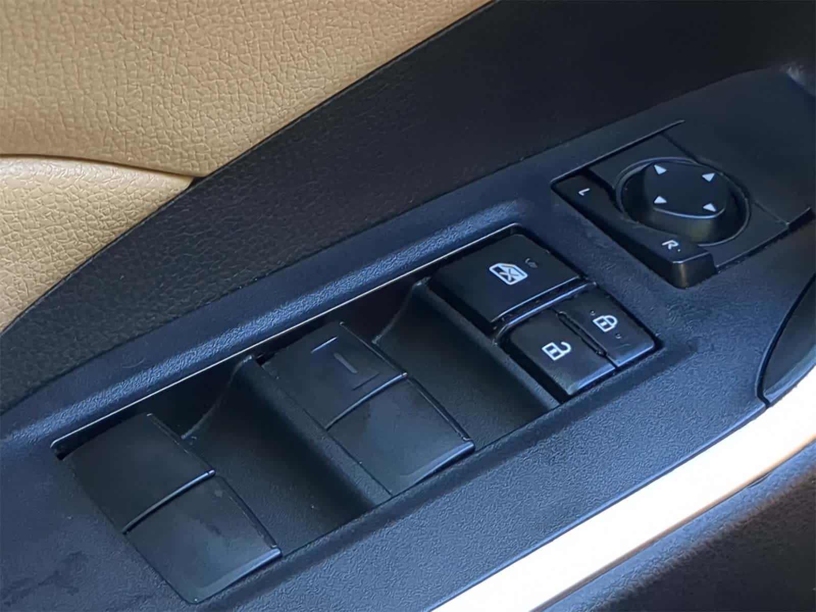 Thumbnail: 2021 Toyota RAV4 - 22