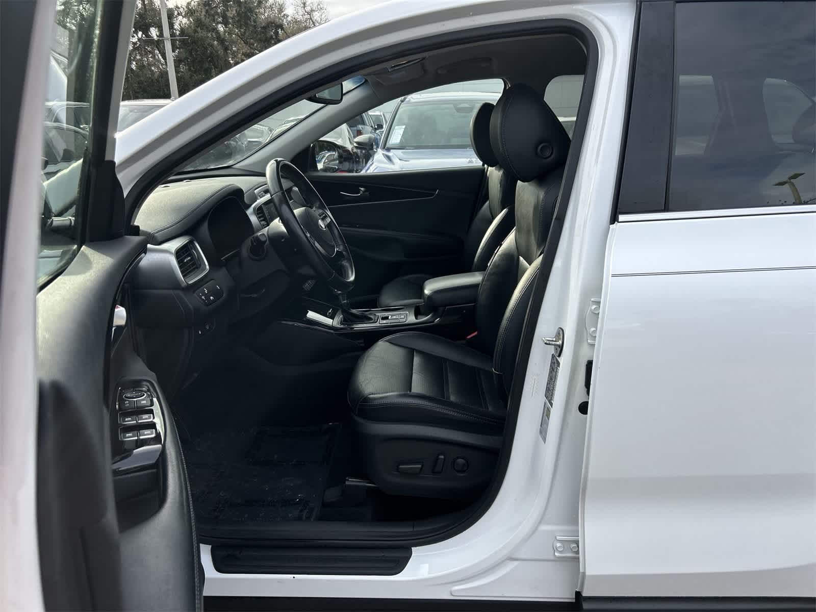 Thumbnail: 2019 Kia Sorento - 2