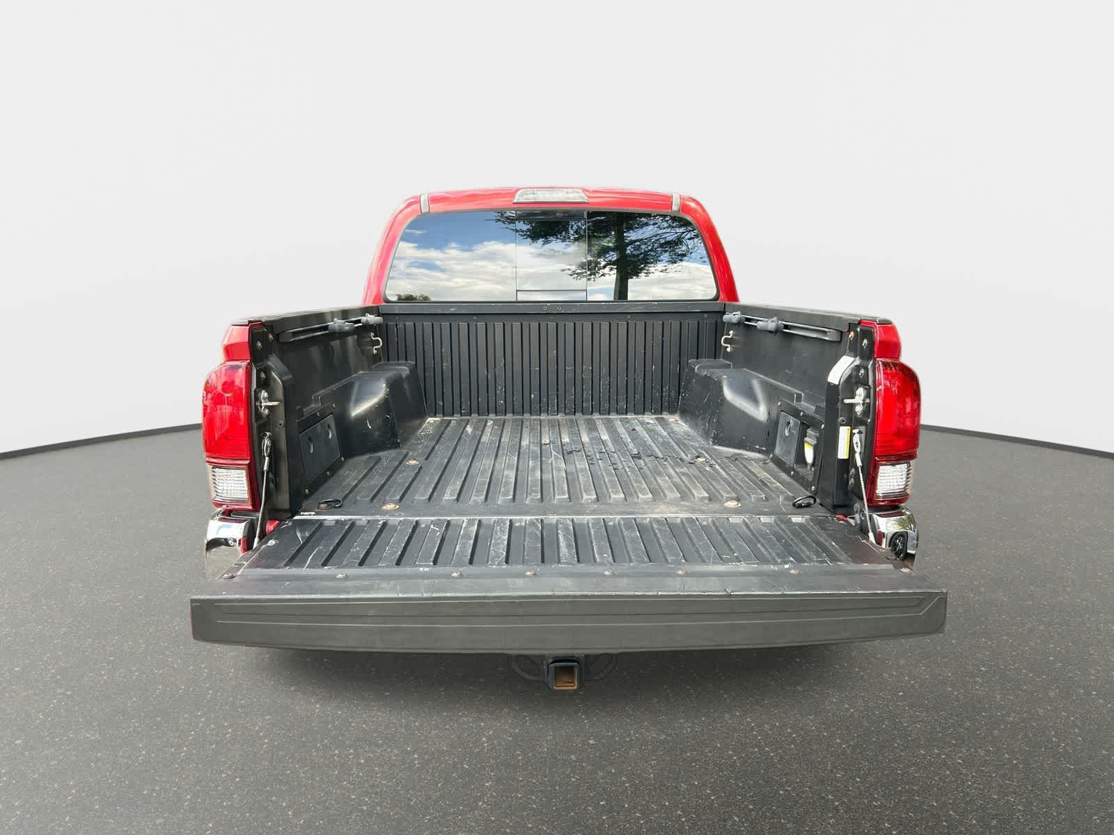 Thumbnail: 2018 Toyota Tacoma - 9