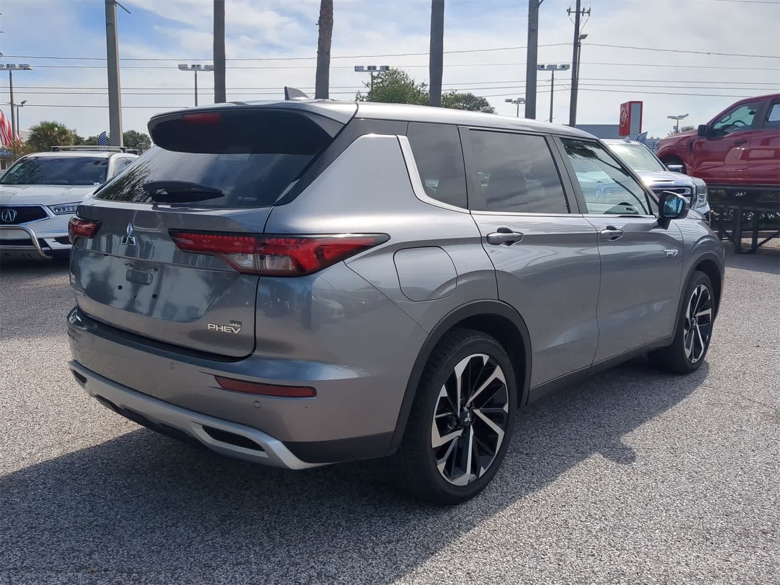 Thumbnail: 2024 Mitsubishi Outlander - 6