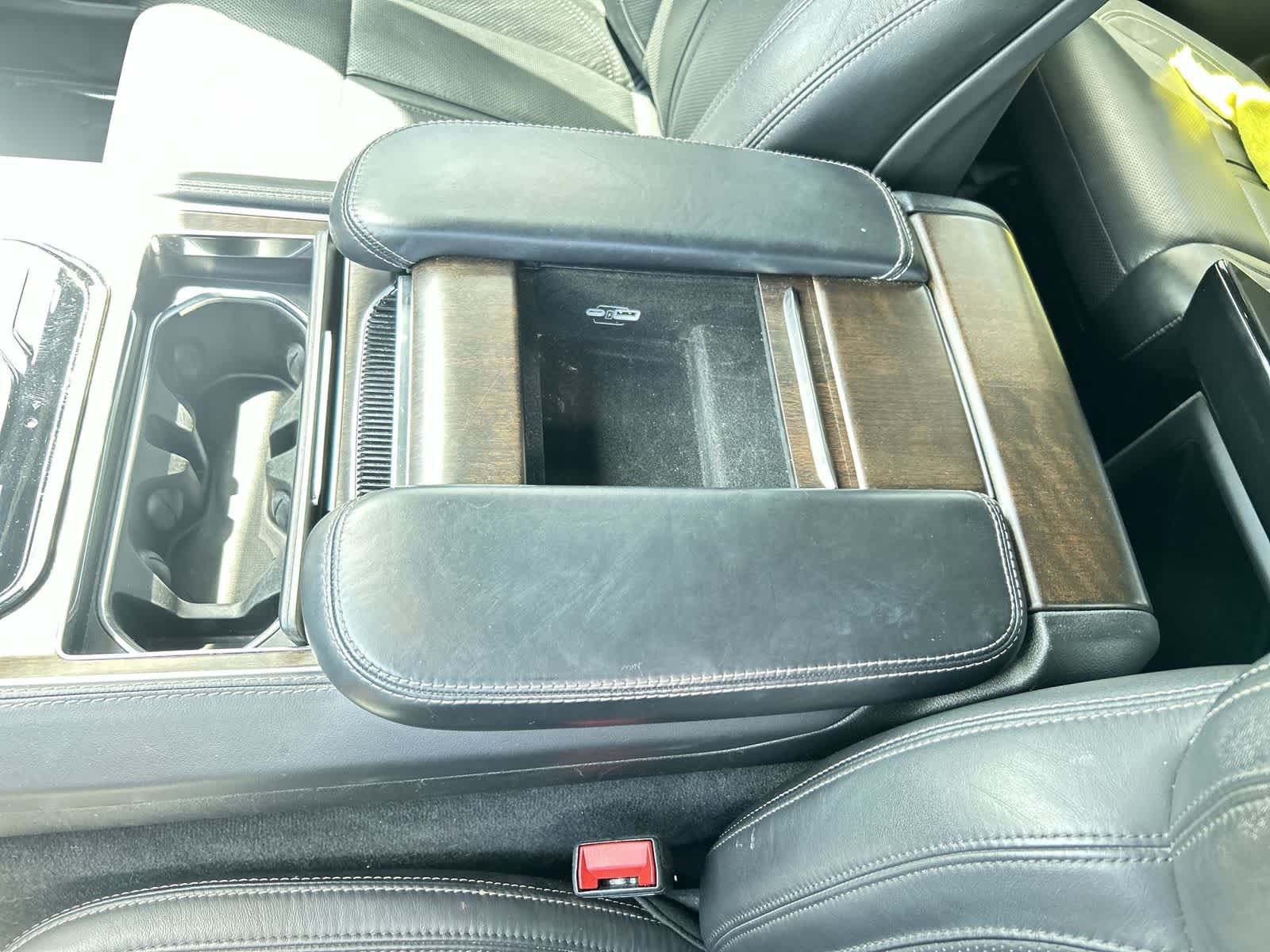 Thumbnail: 2022 Jeep Grand Wagoneer - 21