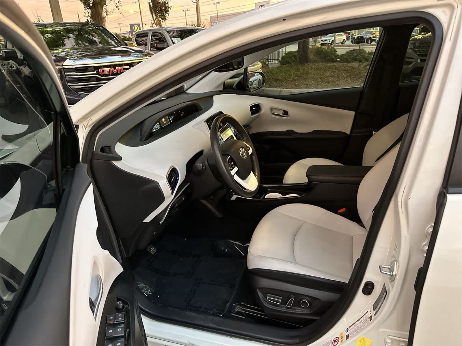 Thumbnail: 2016 Toyota Prius - 2