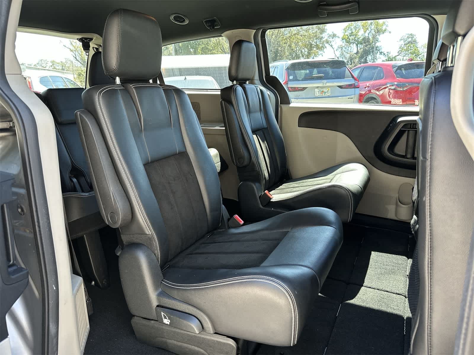 Thumbnail: 2017 Dodge Grand Caravan - 13