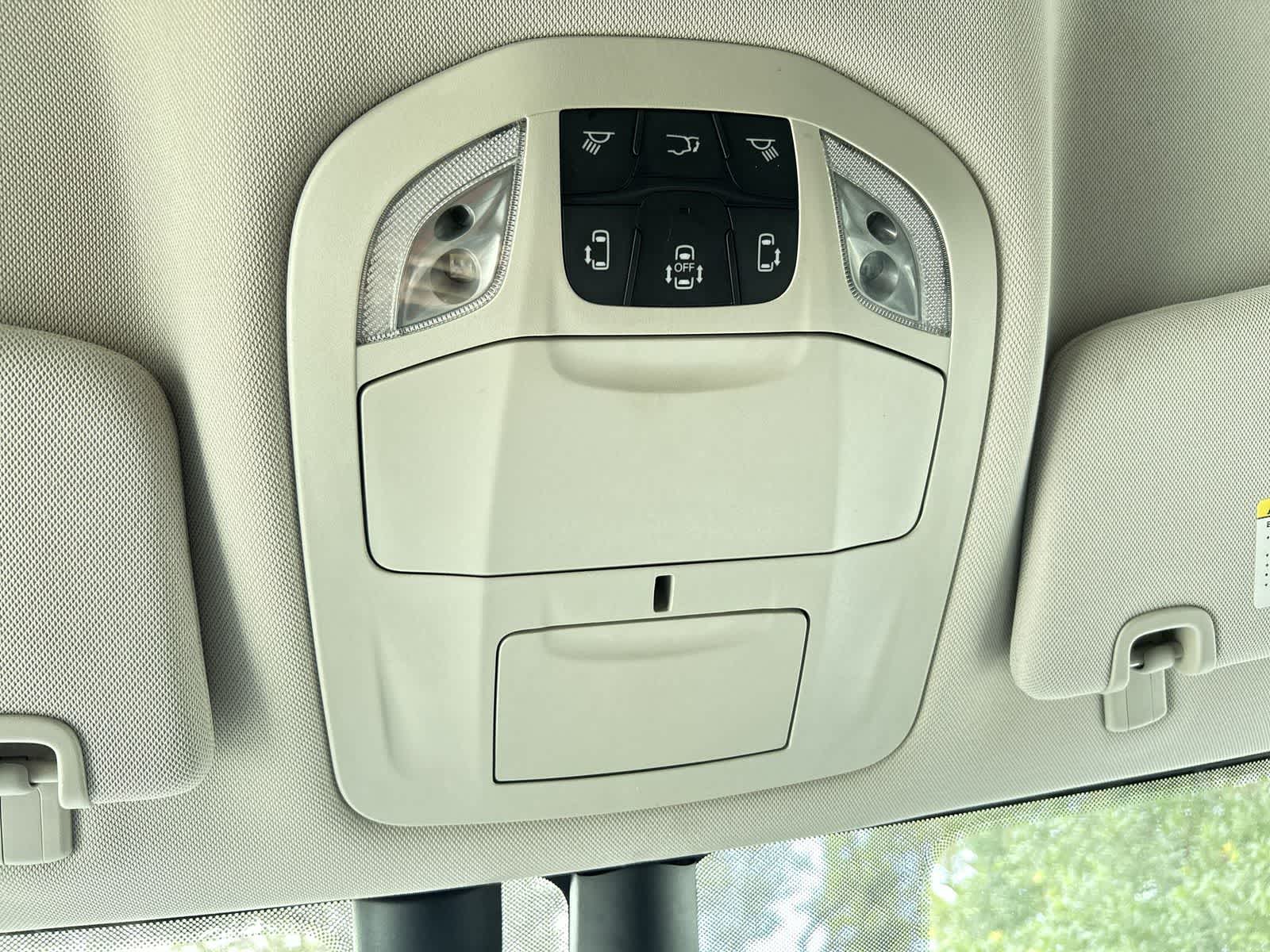 Thumbnail: 2020 Chrysler Pacifica - 17