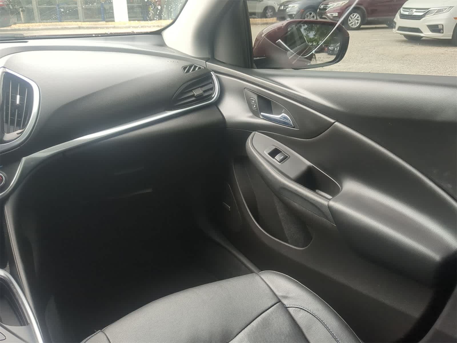 Thumbnail: 2017 Chevrolet Volt - 16