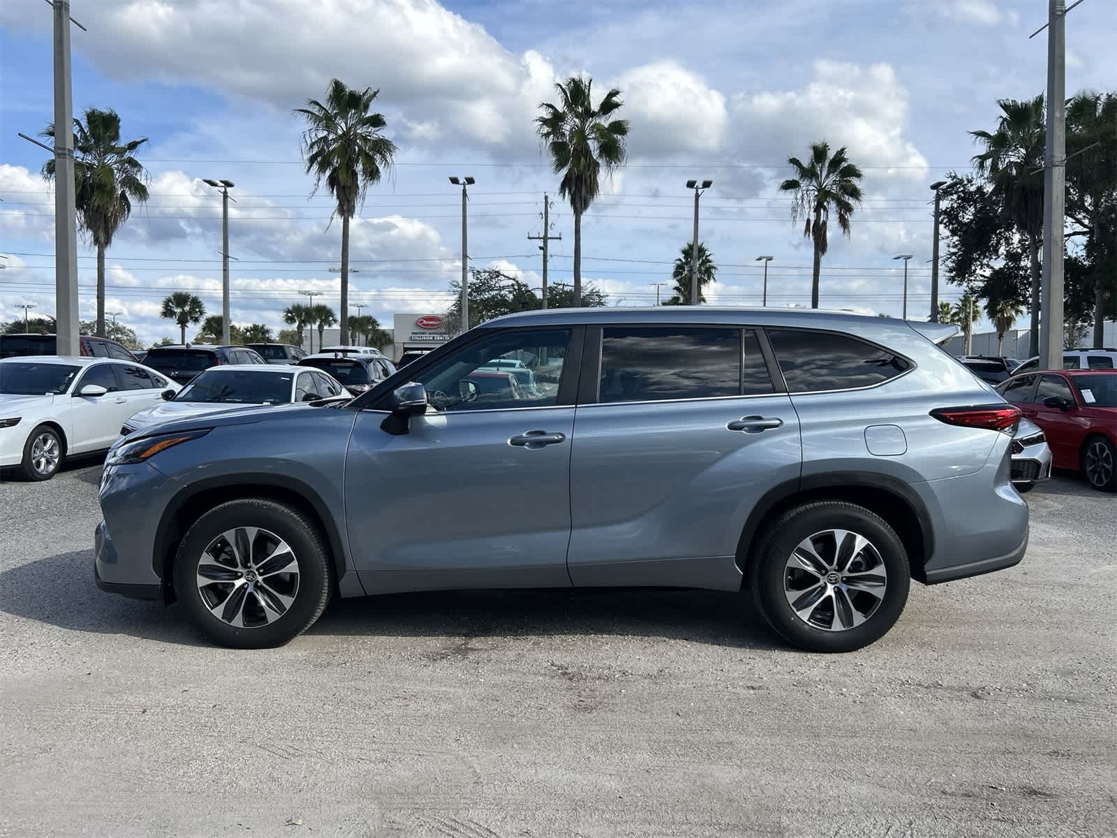 Thumbnail: 2023 Toyota Highlander - 3