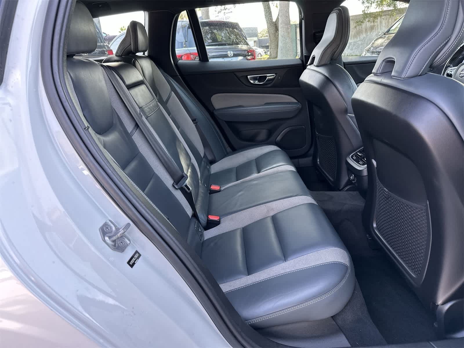 Thumbnail: 2020 Volvo V60 - 13