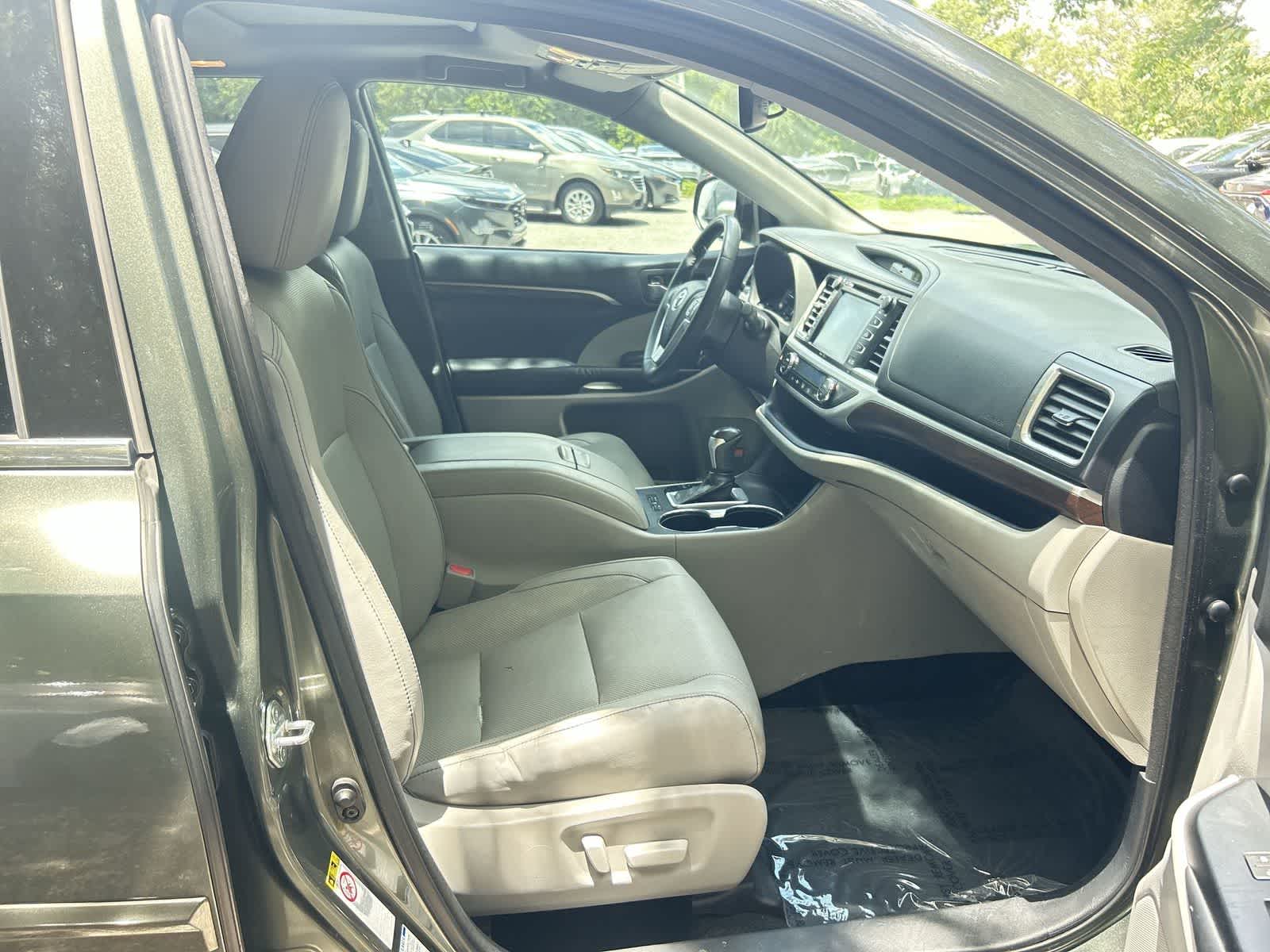 Thumbnail: 2014 Toyota Highlander - 14