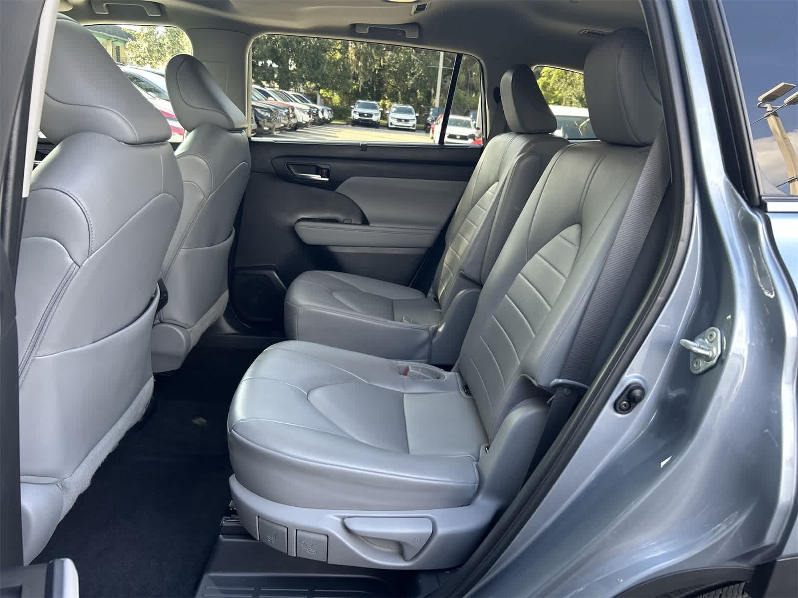 Thumbnail: 2023 Toyota Highlander - 13