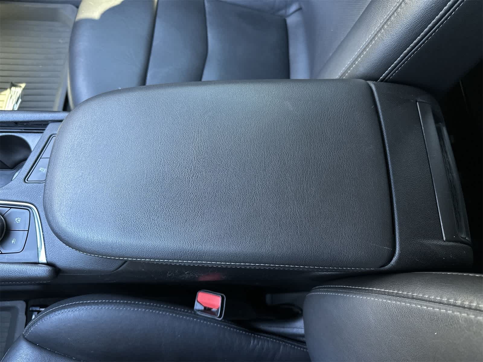 Thumbnail: 2021 Cadillac XT5 - 16