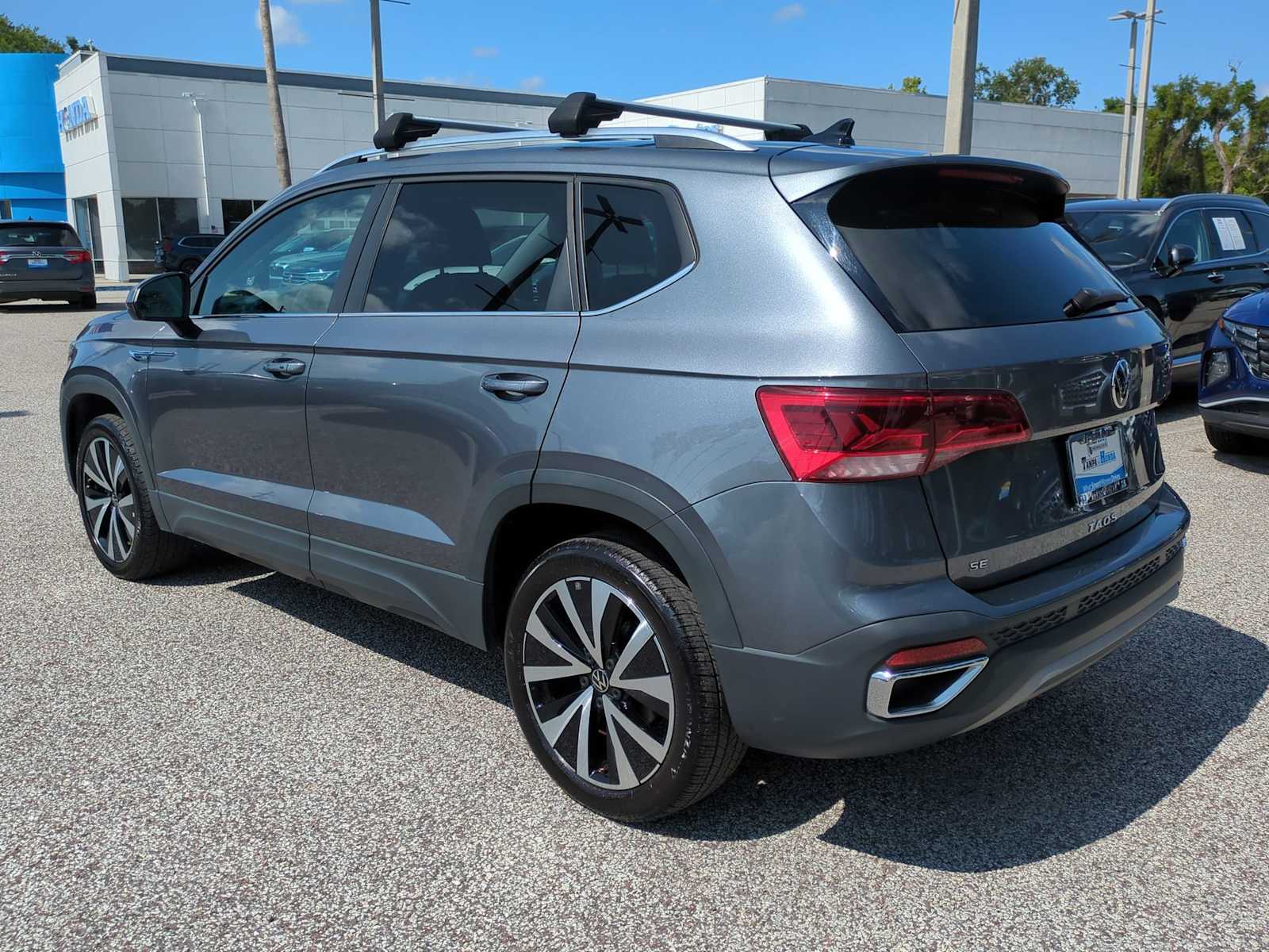 Thumbnail: 2022 Volkswagen Taos - 4
