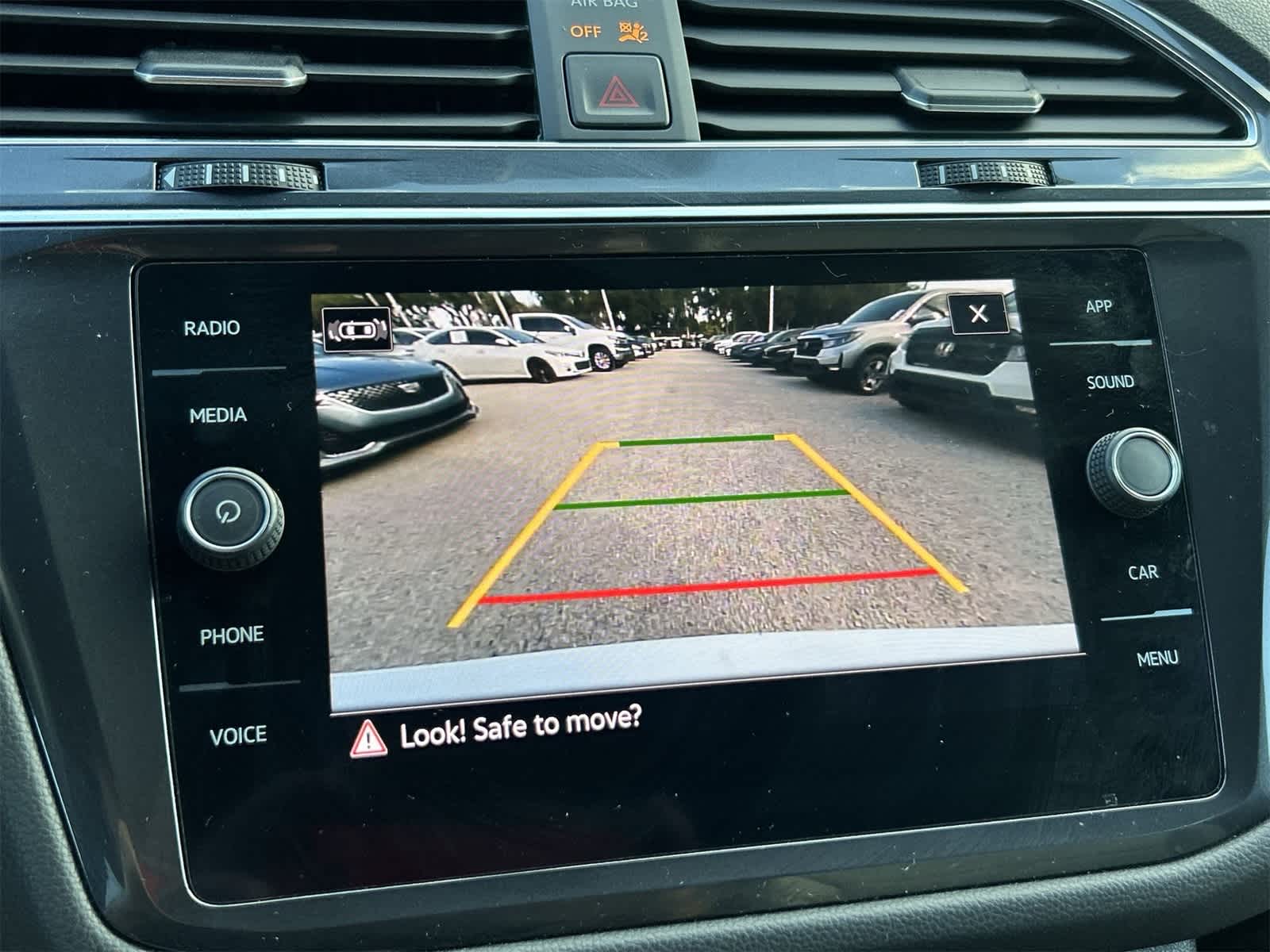 Thumbnail: 2021 Volkswagen Tiguan - 22