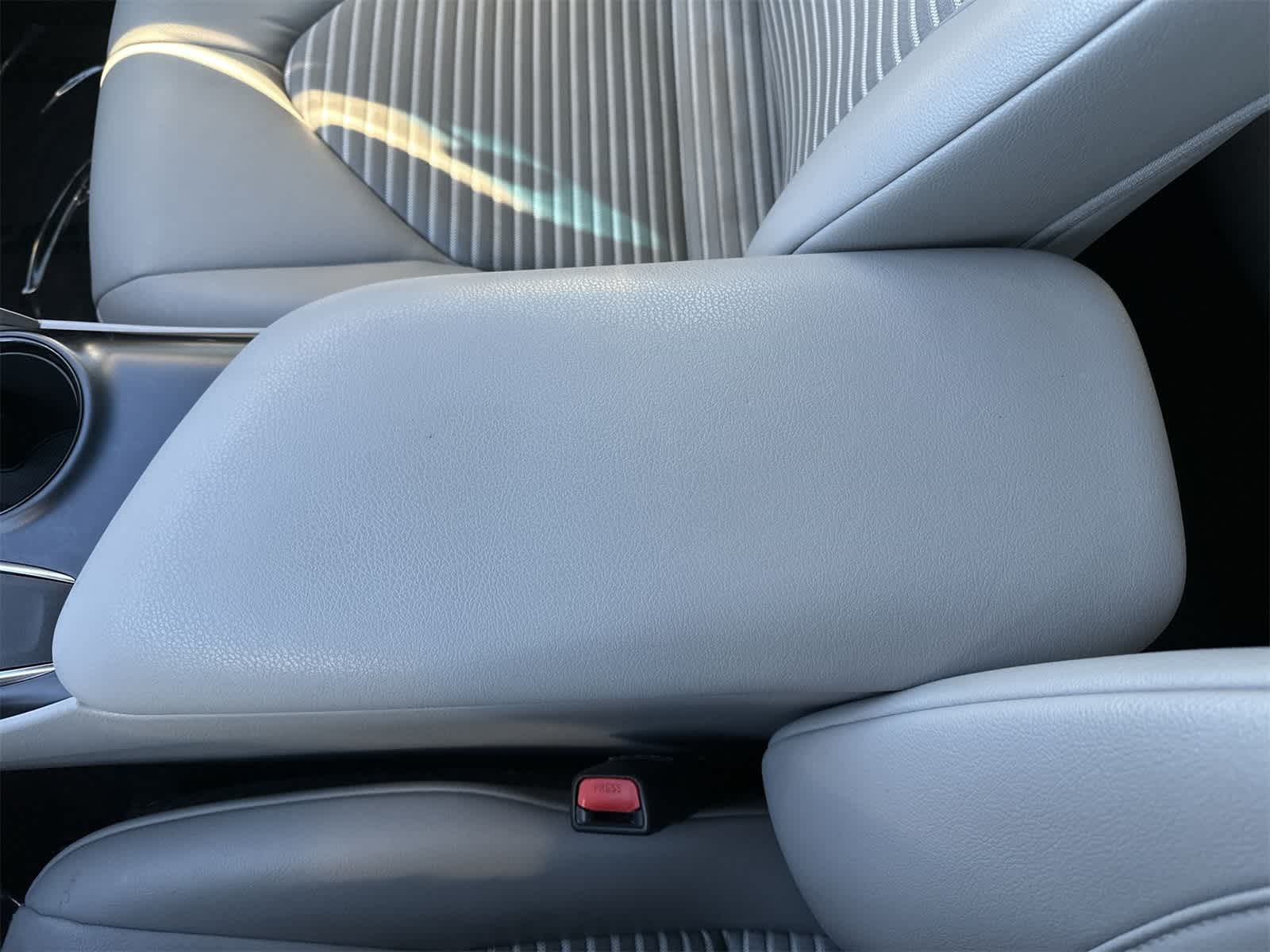 Thumbnail: 2018 Toyota Camry - 16