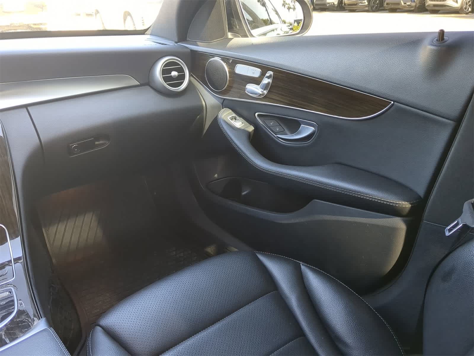 Thumbnail: 2018 Mercedes-Benz C-Class - 15
