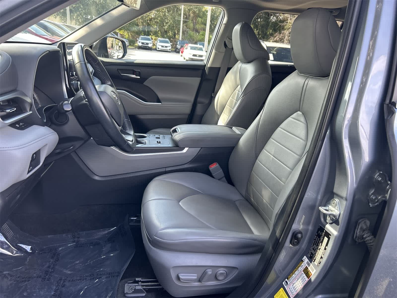 Thumbnail: 2023 Toyota Highlander - 11