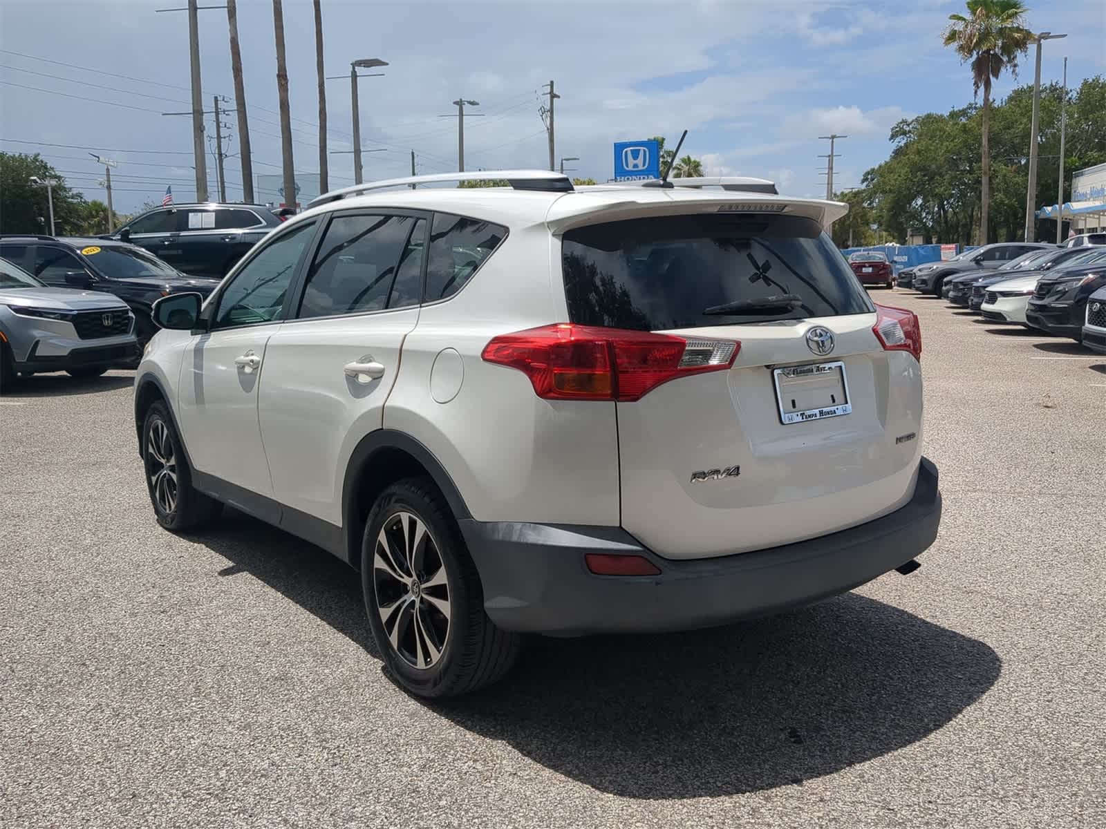 Thumbnail: 2015 Toyota RAV4 - 4