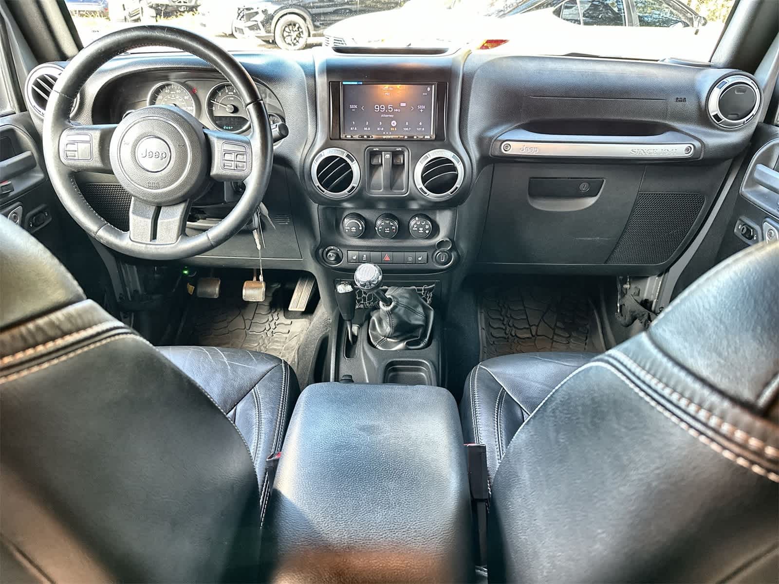 Thumbnail: 2015 Jeep Wrangler - 9