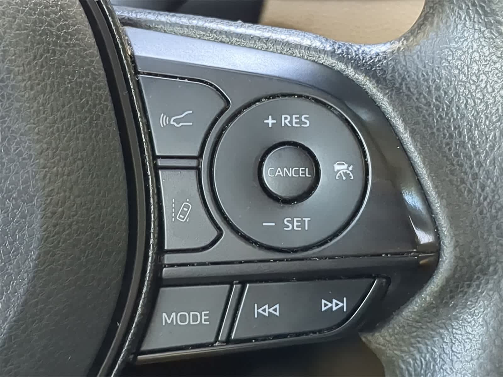 Thumbnail: 2021 Toyota RAV4 - 24