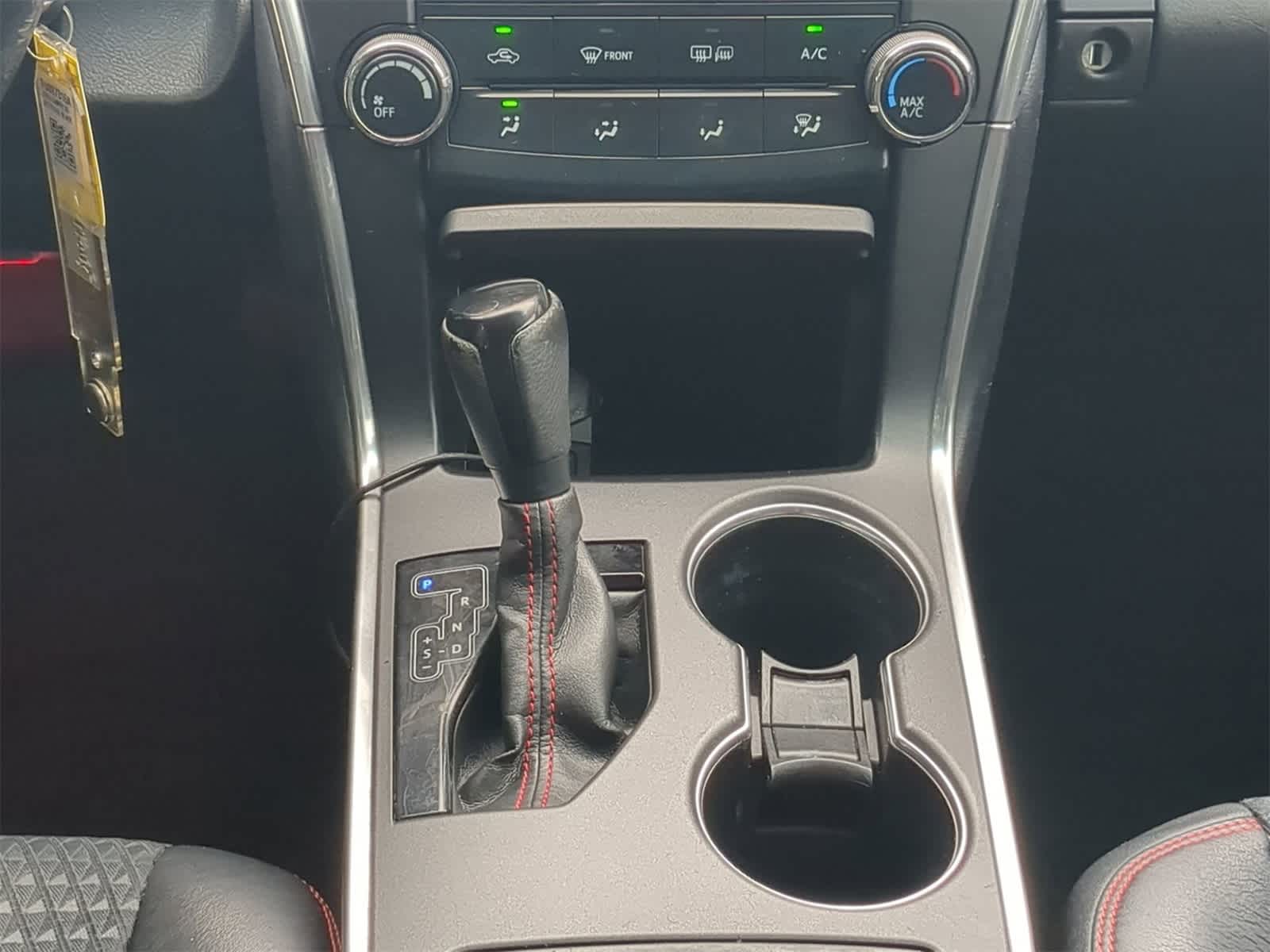 Thumbnail: 2015 Toyota Camry - 18
