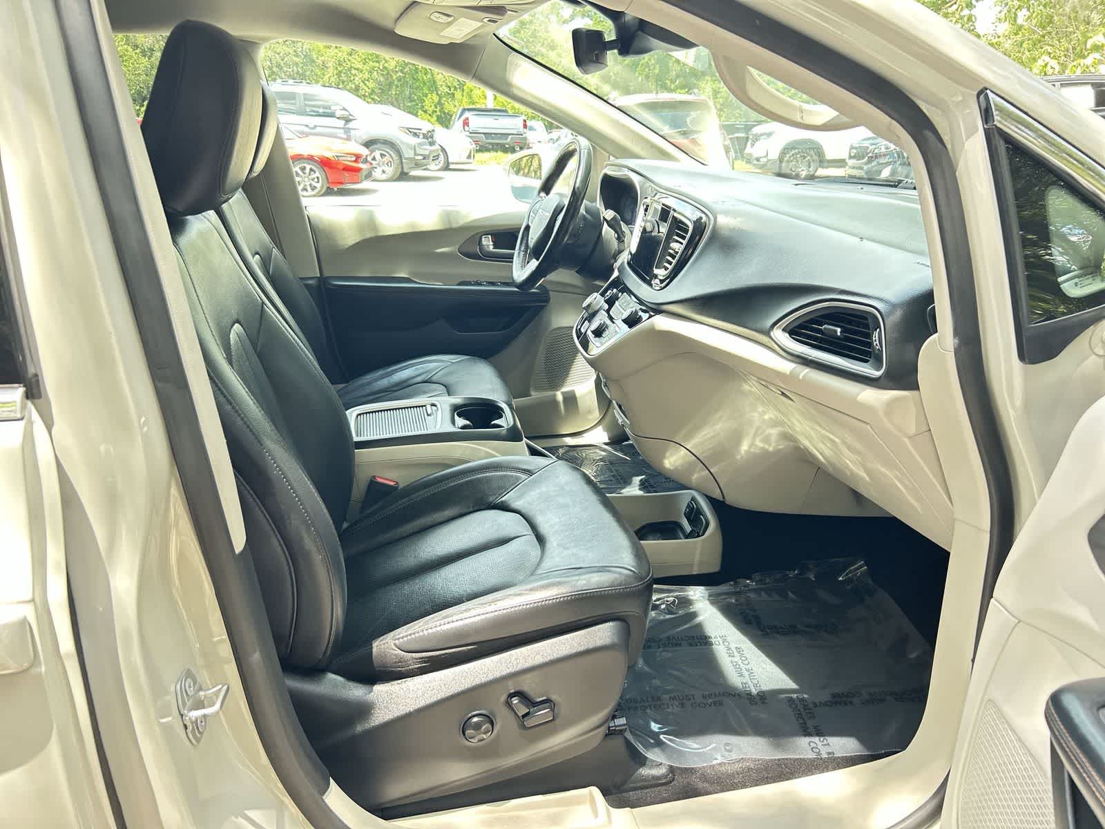 Thumbnail: 2020 Chrysler Pacifica - 14